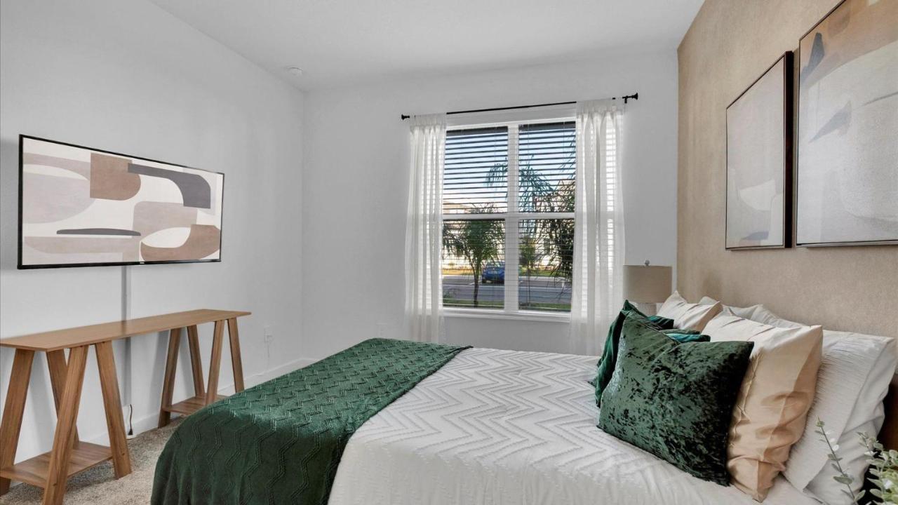 9191 Sommerset Hills * Kissimmee