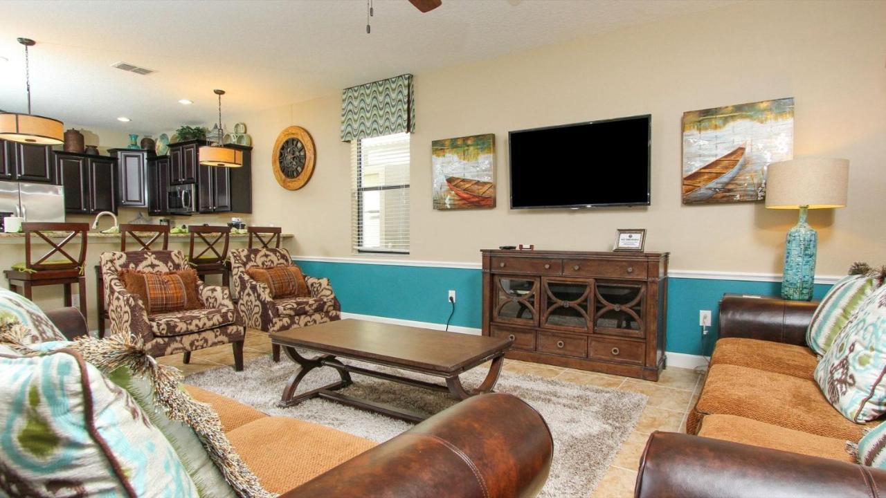 1405 Thunderbird Davenport