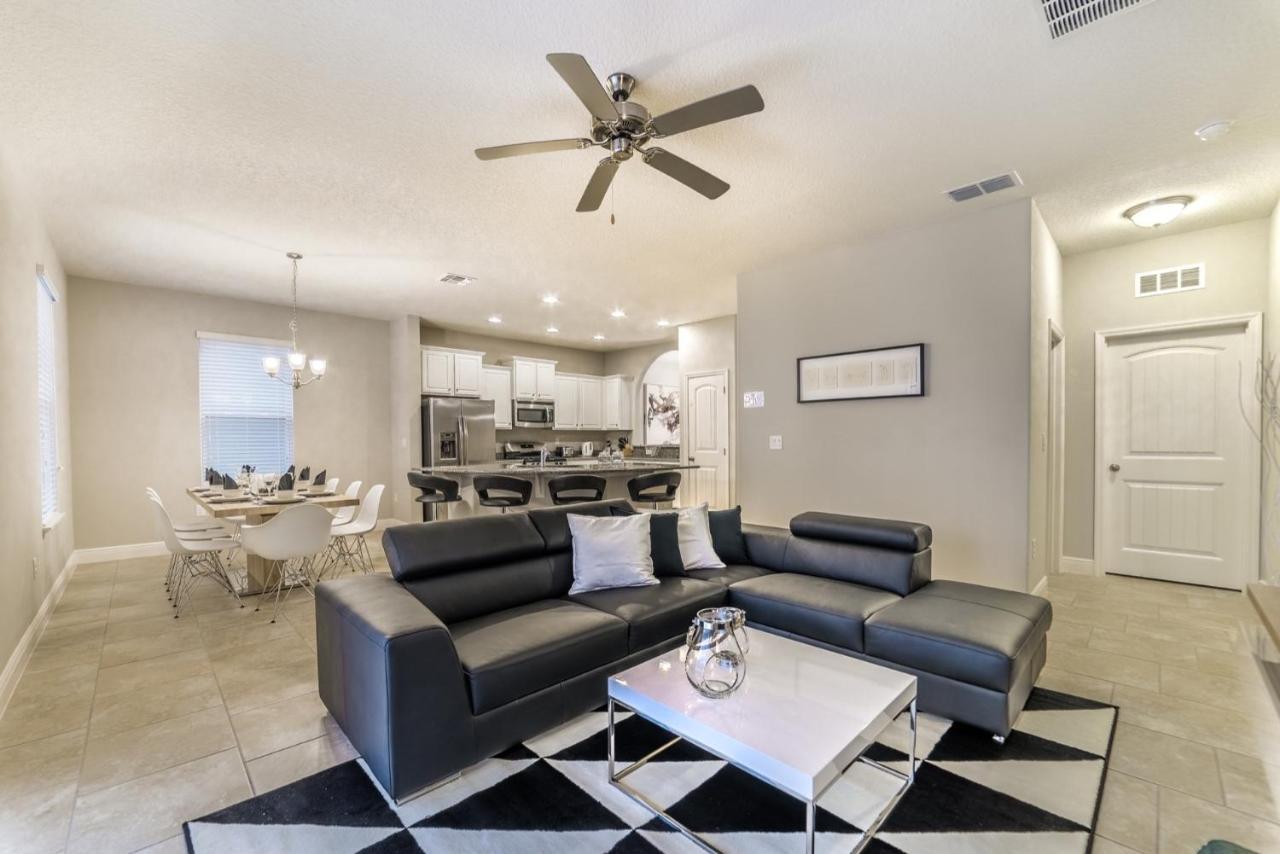 5369 Oakbourne