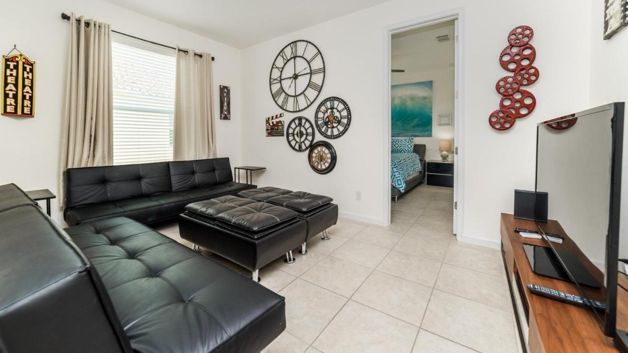 4079 Oak Tree *