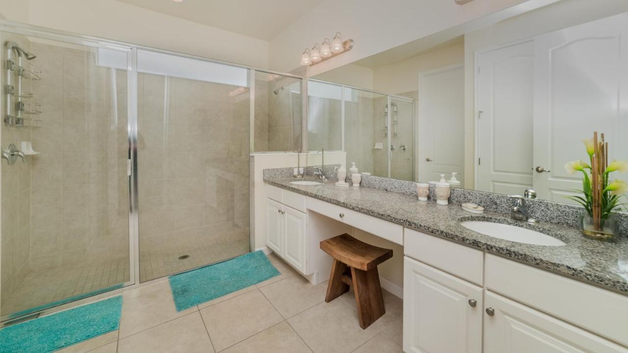 4079 Oak Tree *