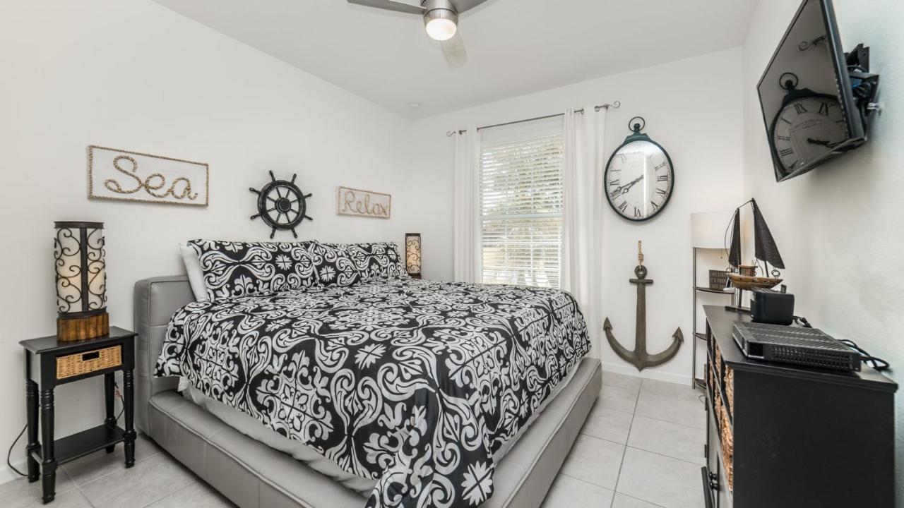 4079 Oak Tree *