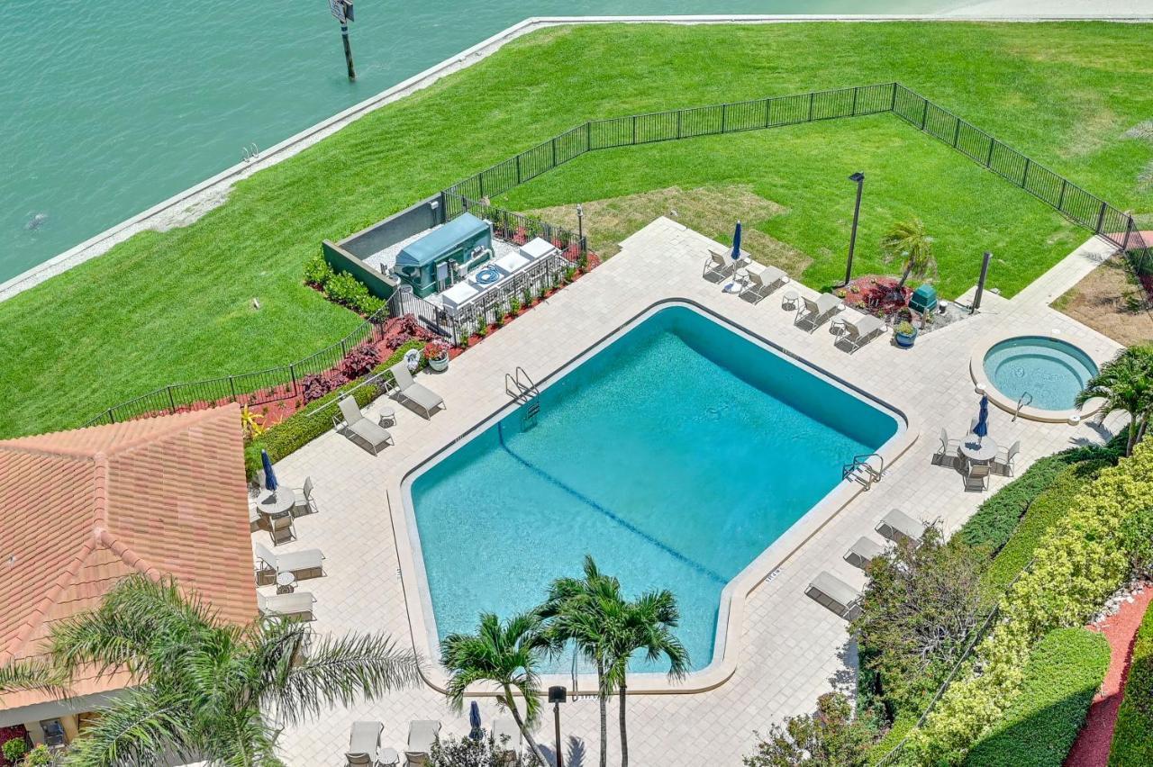 With Resort-style Amenities! * Marco Island