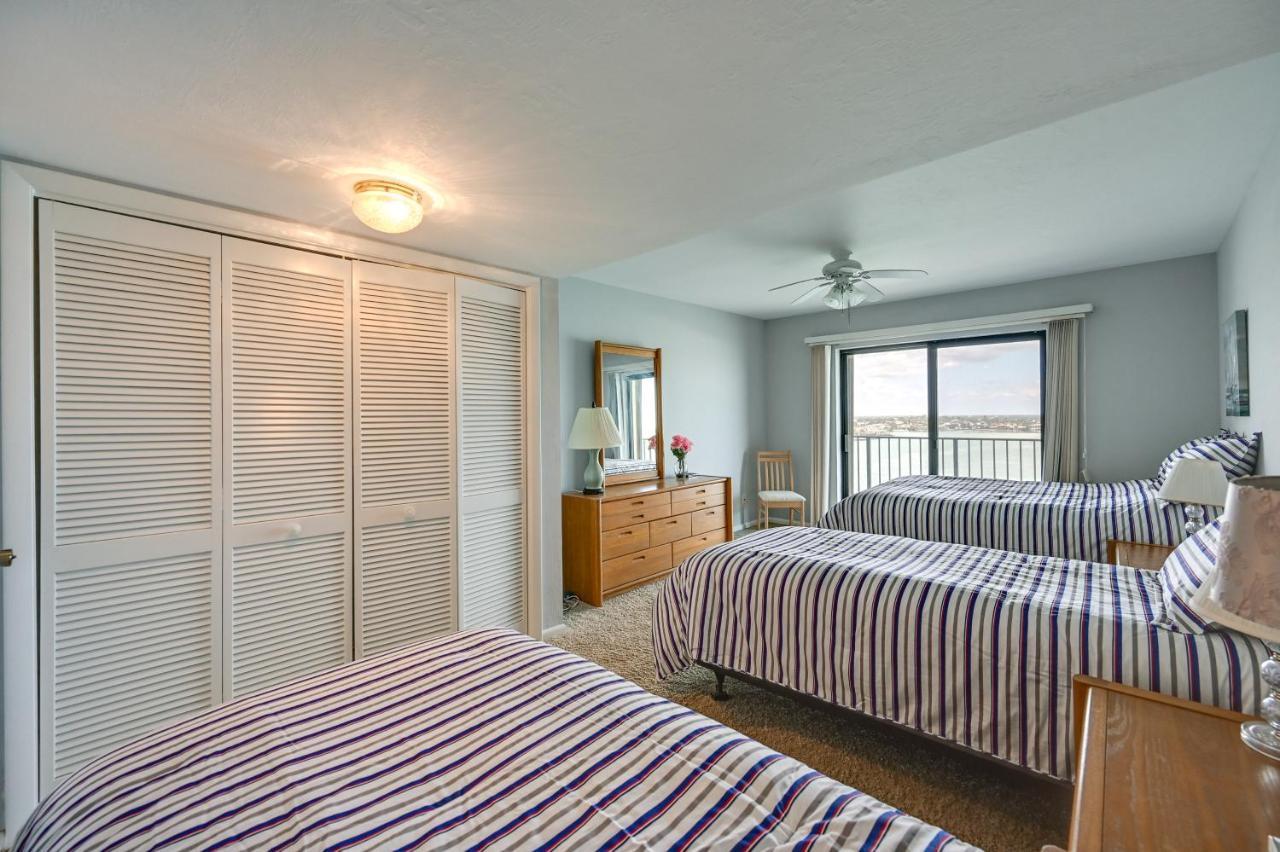 With Resort-style Amenities! * Marco Island