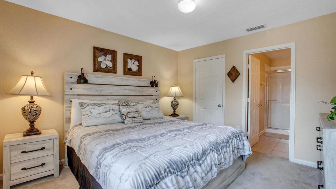 2605 Daulby S Holiday home