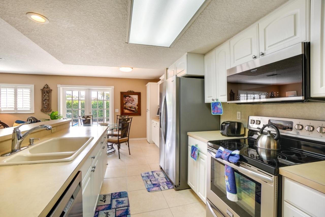 Sunny Florida Retreat With Pool, Near Busch Gardens! Holiday home Palm Harbor