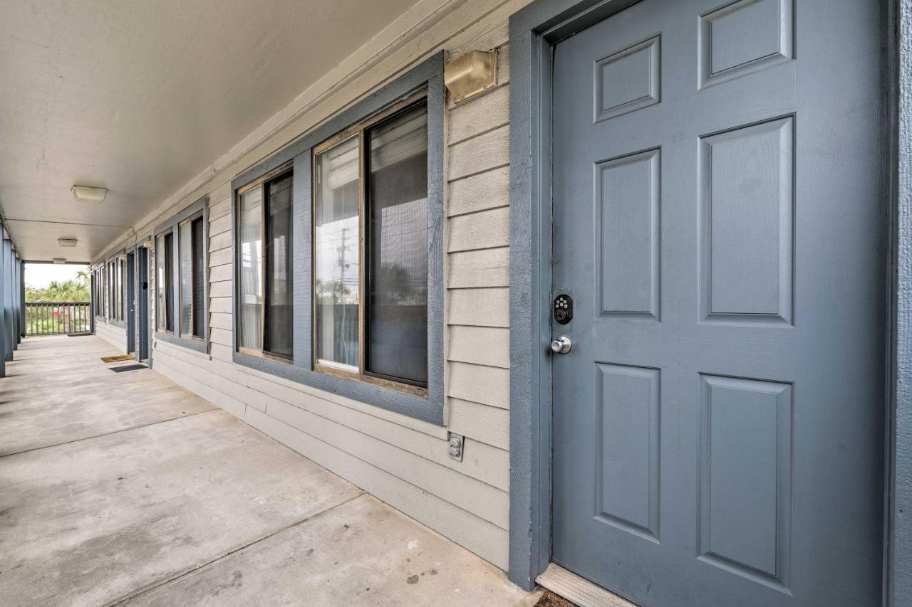 Apartment Convenient Pcb With Pool Access Walk To *