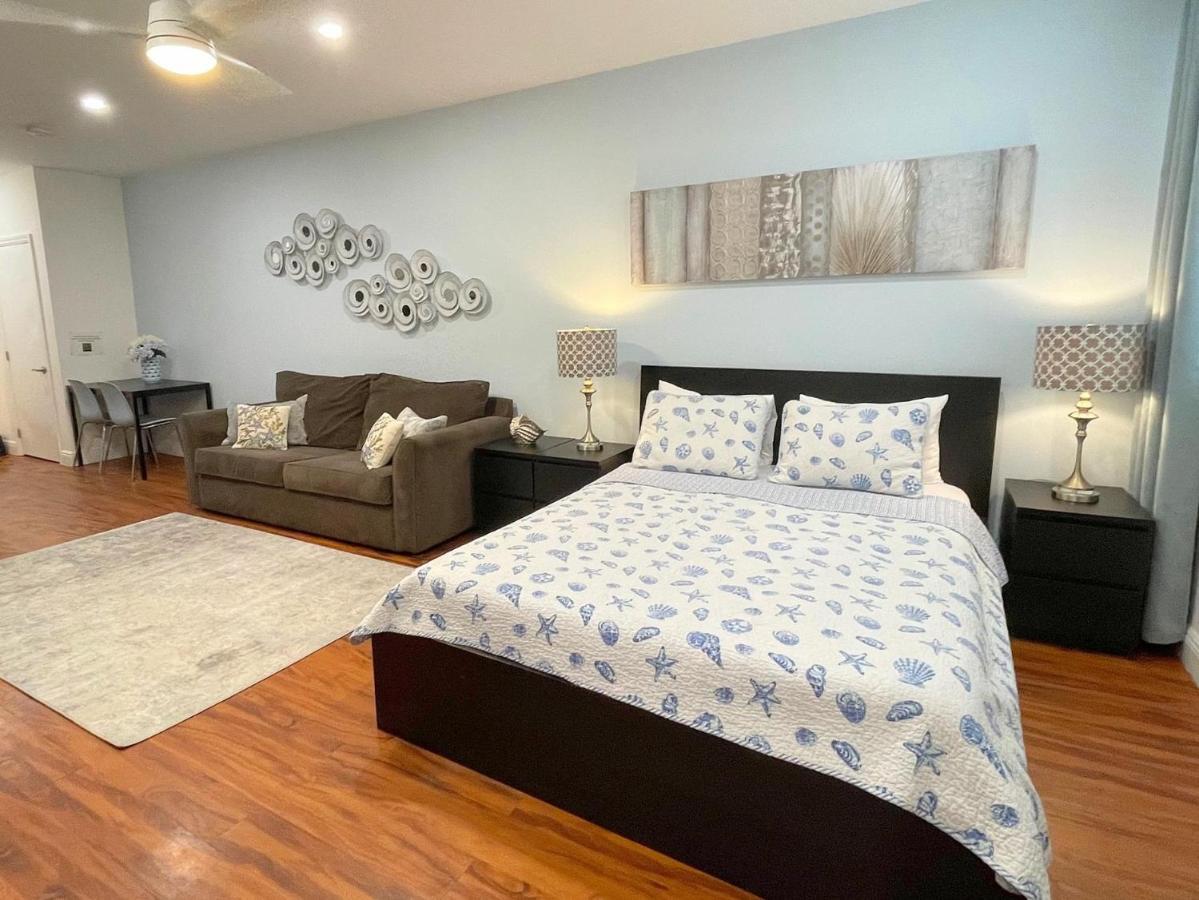 308-10 Seabreeze #10 * Hollywood