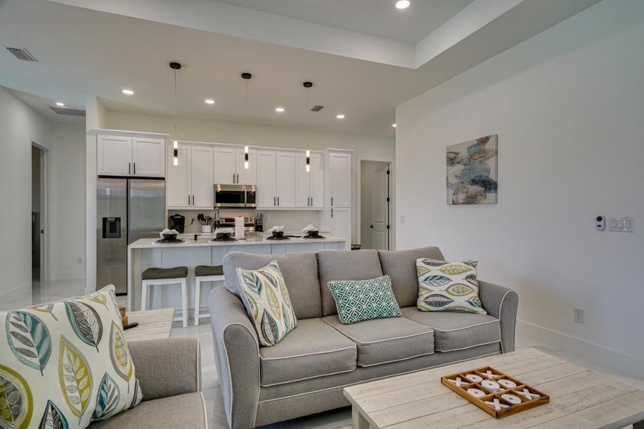 Escape Furnished Lanai And Private Pool! Holiday home Cape Coral
