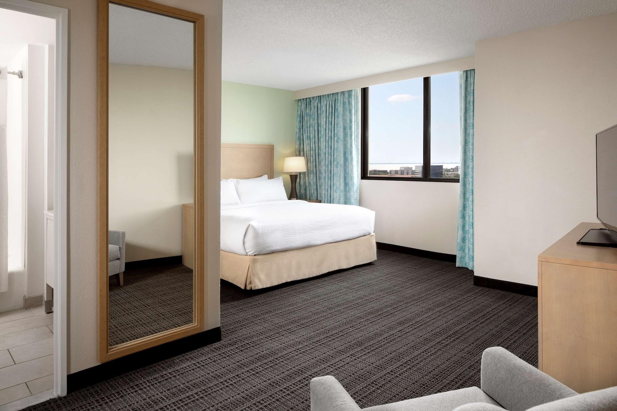 Embassy By Hilton Airport Westshore