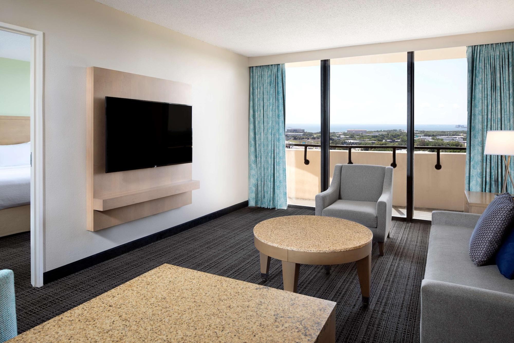 Hotel Embassy By Hilton Airport Westshore 3*