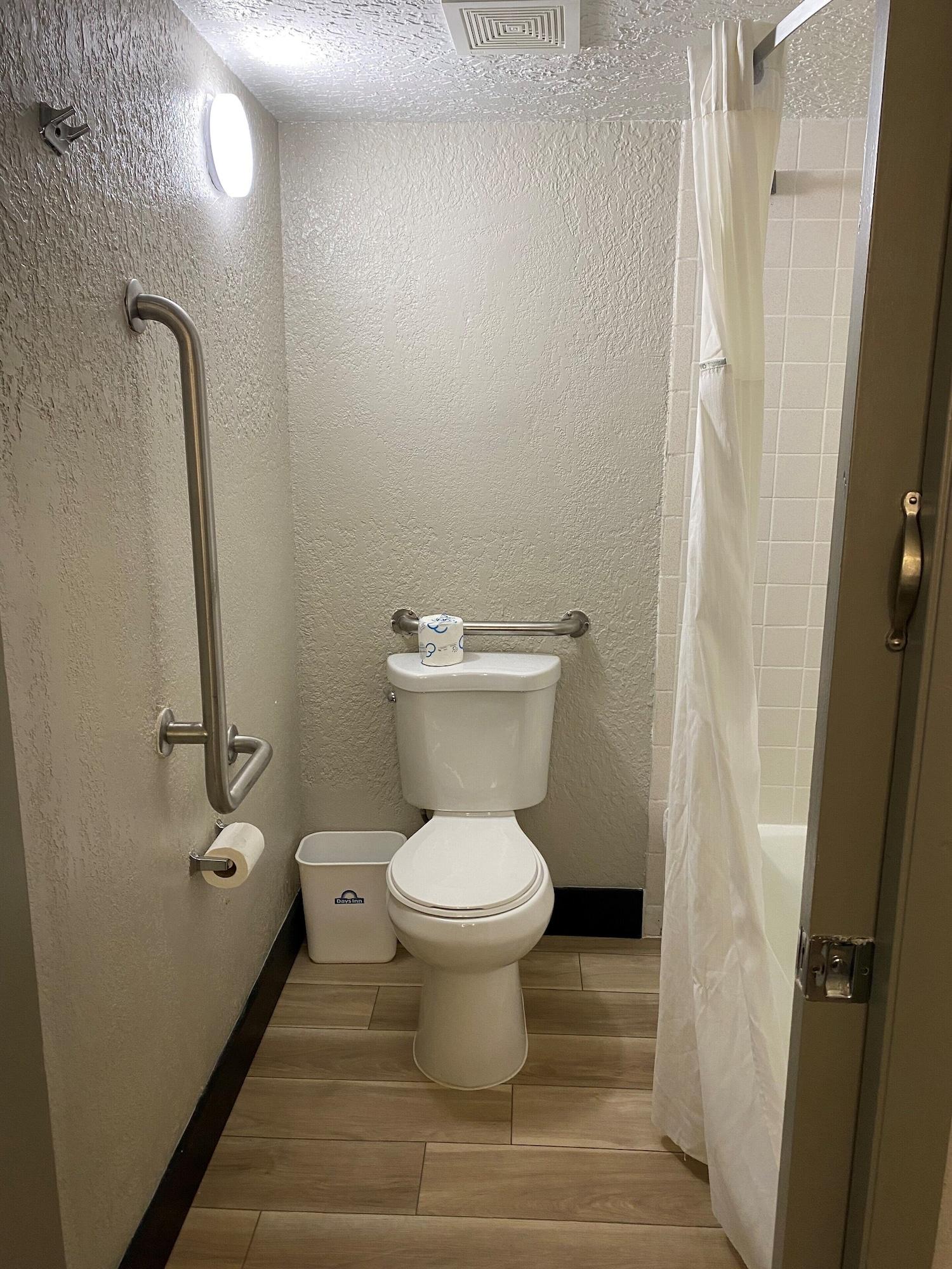 Days By Wyndham Pierce Midtown Hotel 2*