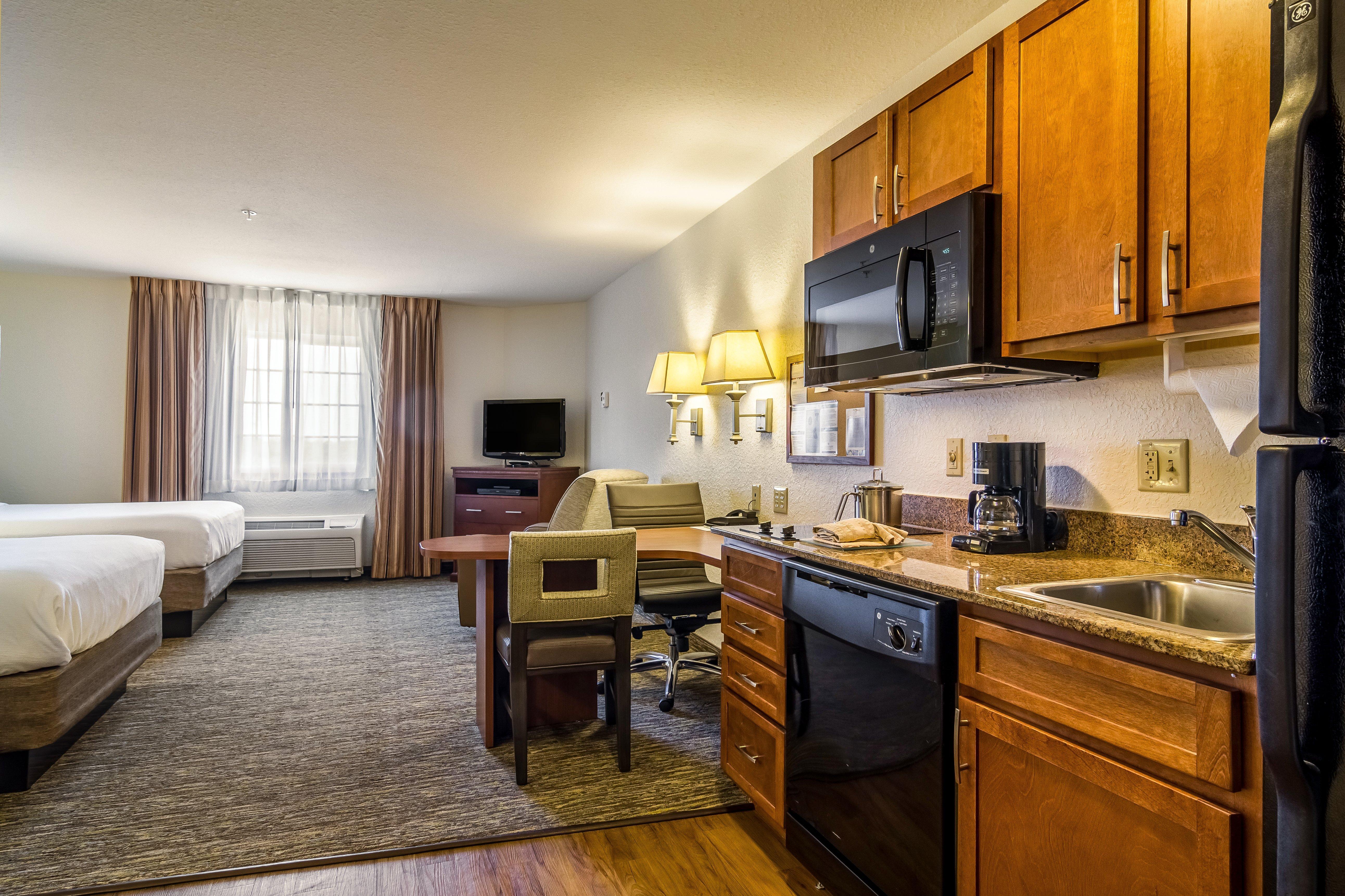 Hotel Candlewood East Merril Road By Ihg 2*