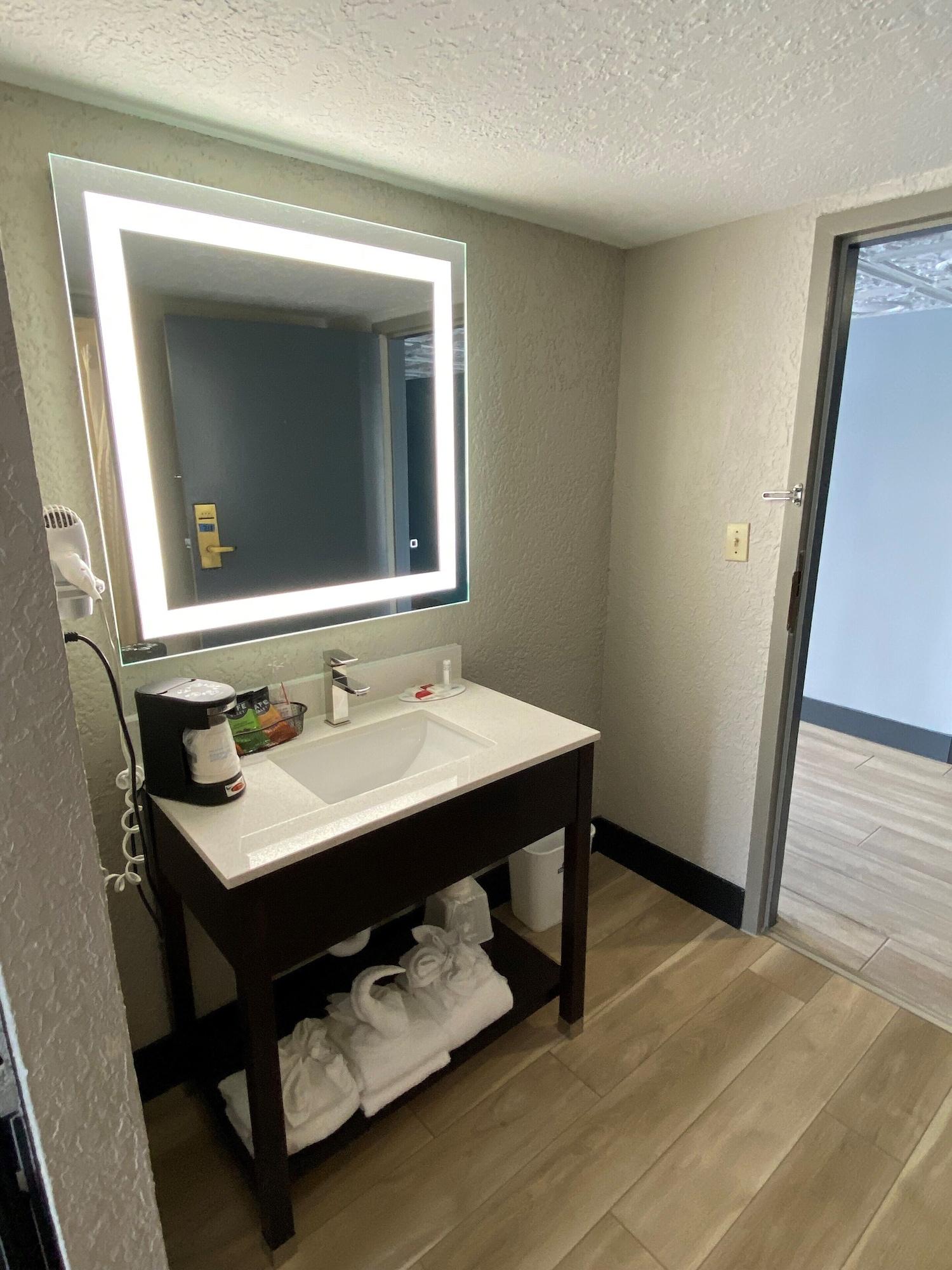 Days By Wyndham Pierce Midtown