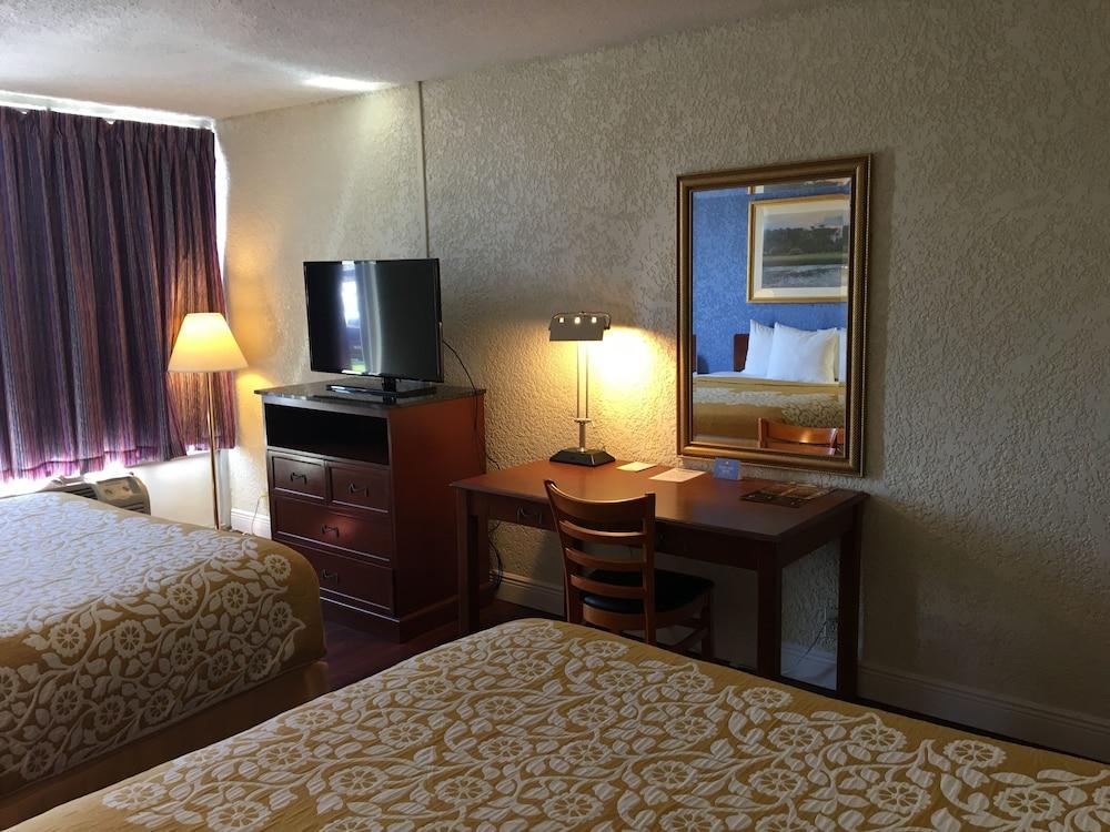 Days By Wyndham Pierce Midtown Hotel 2*