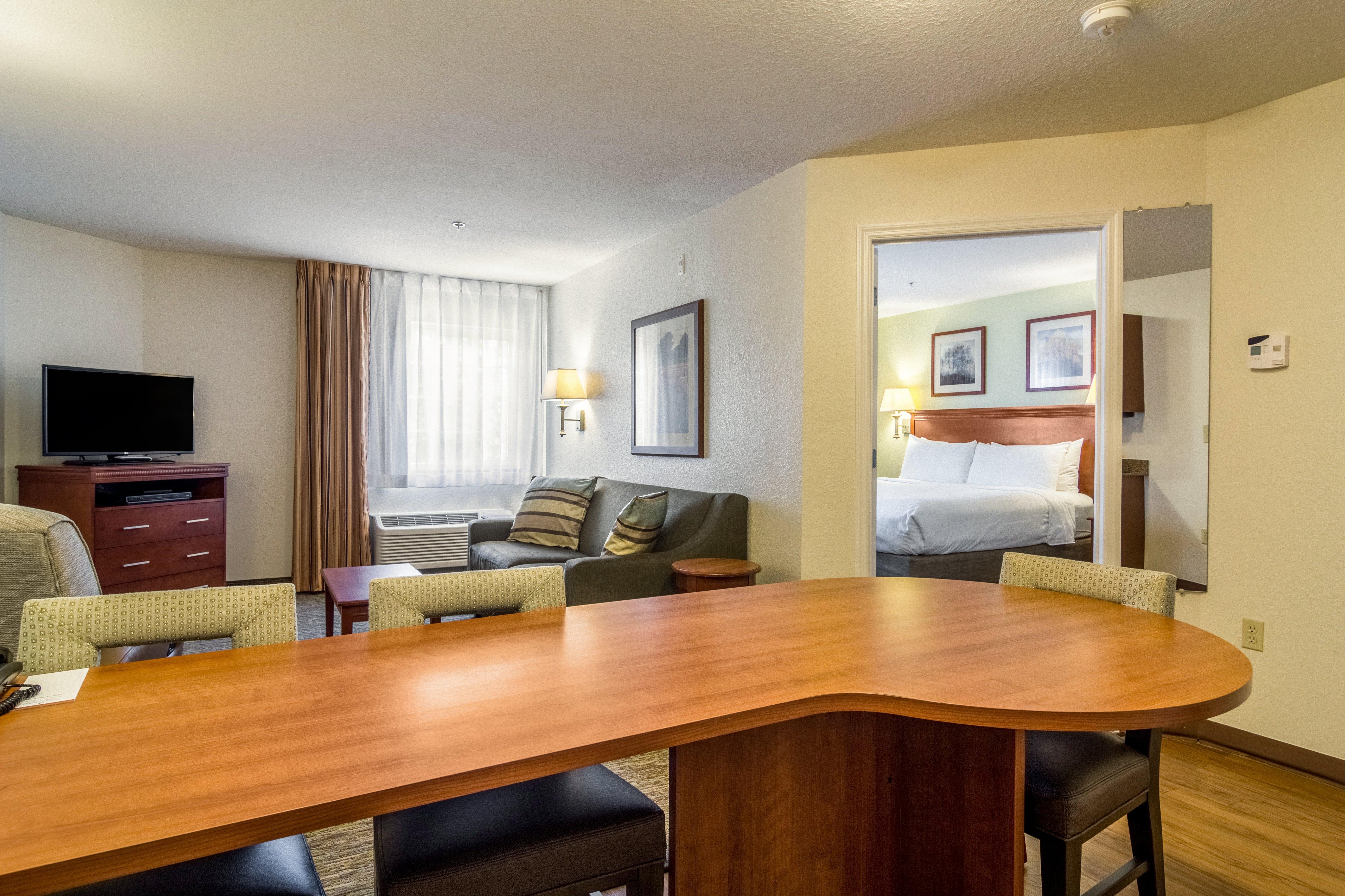 Candlewood East Merril Road By Ihg Hotel 2*