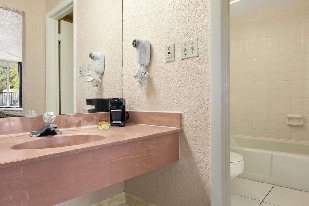 Hotel Days By Wyndham Pierce Midtown Fort Pierce