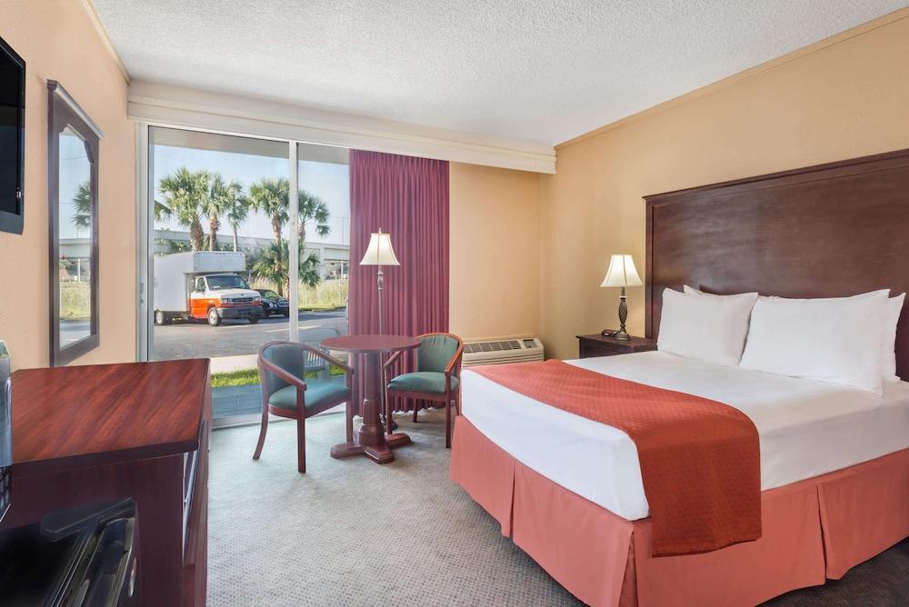 Travelodge By Wyndham Hotel