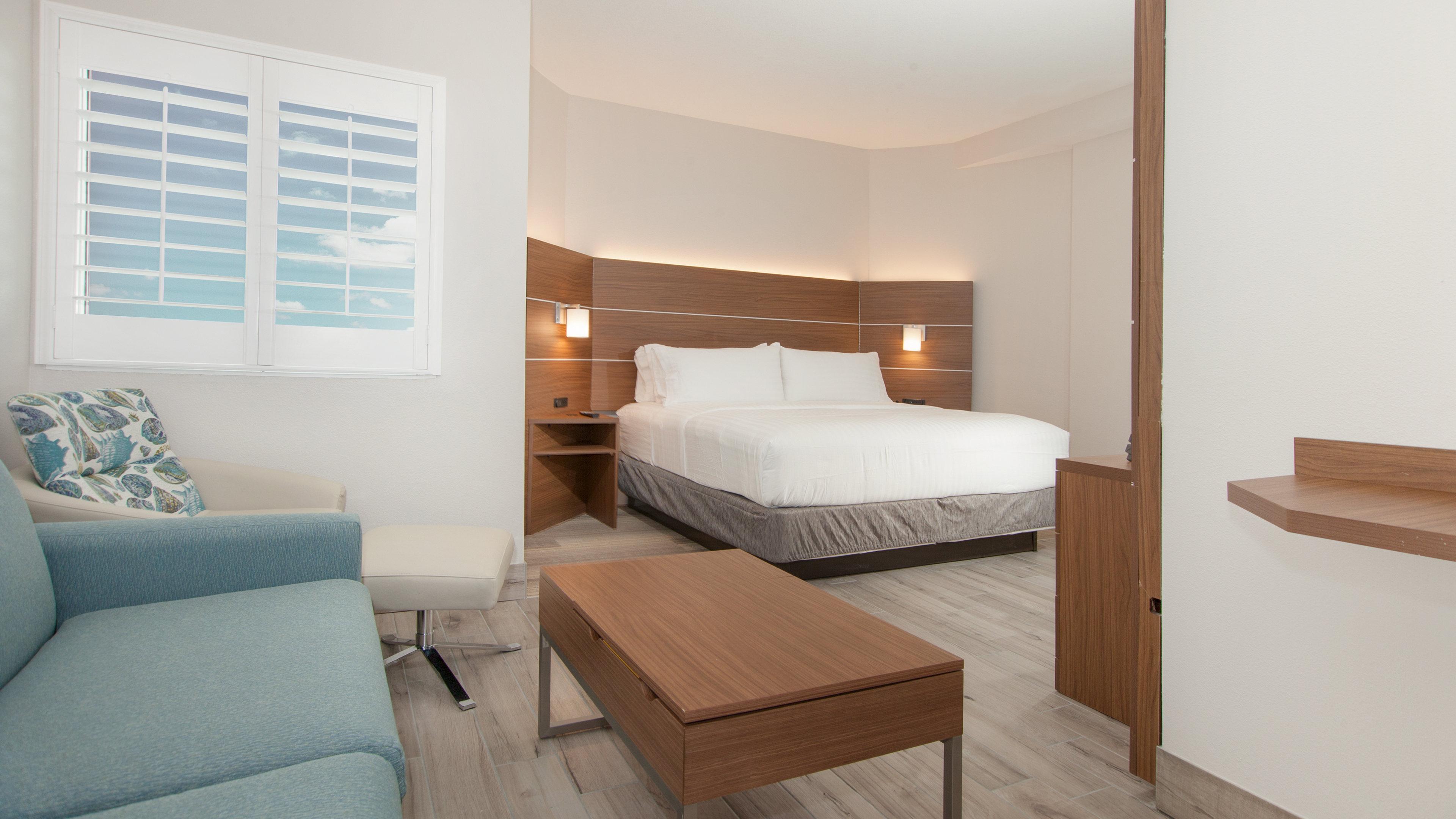 Holiday Inn Express & Suites Panama City Beach Beachfront By Ihg Resort 3*