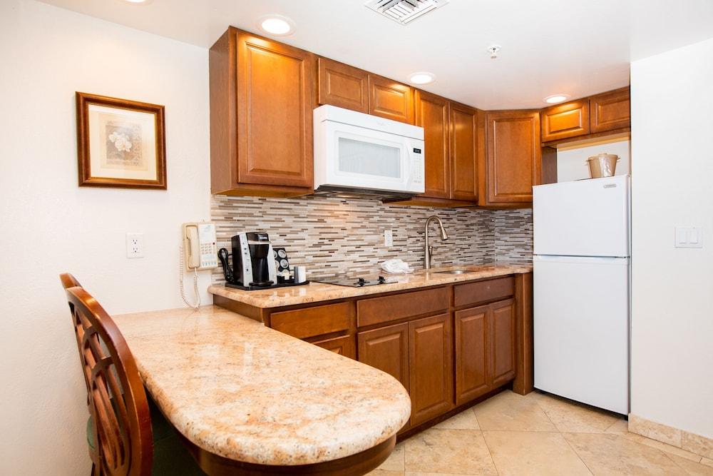 Tween Waters Island & 3*
