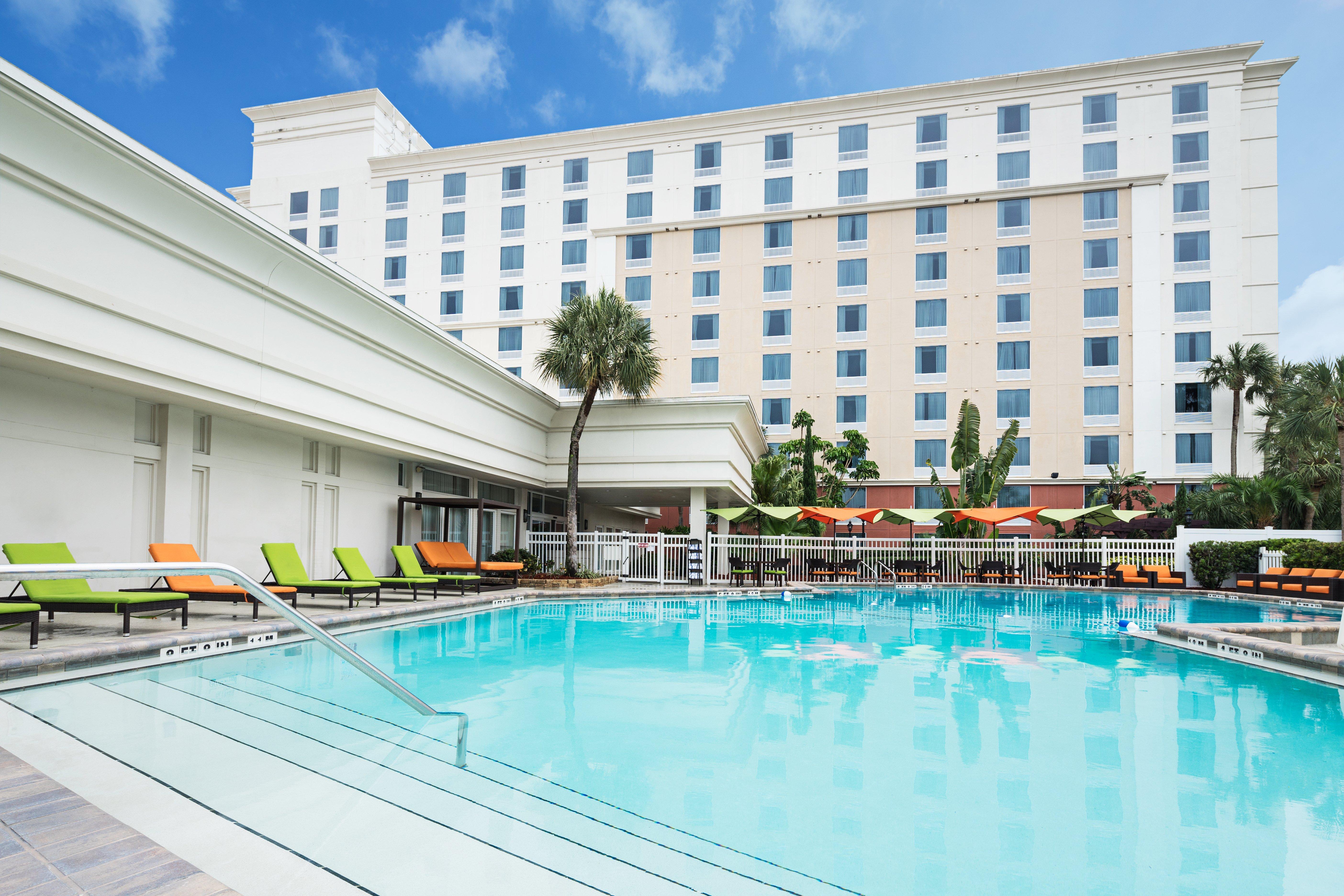 & Across From Universal By Ihg 3*