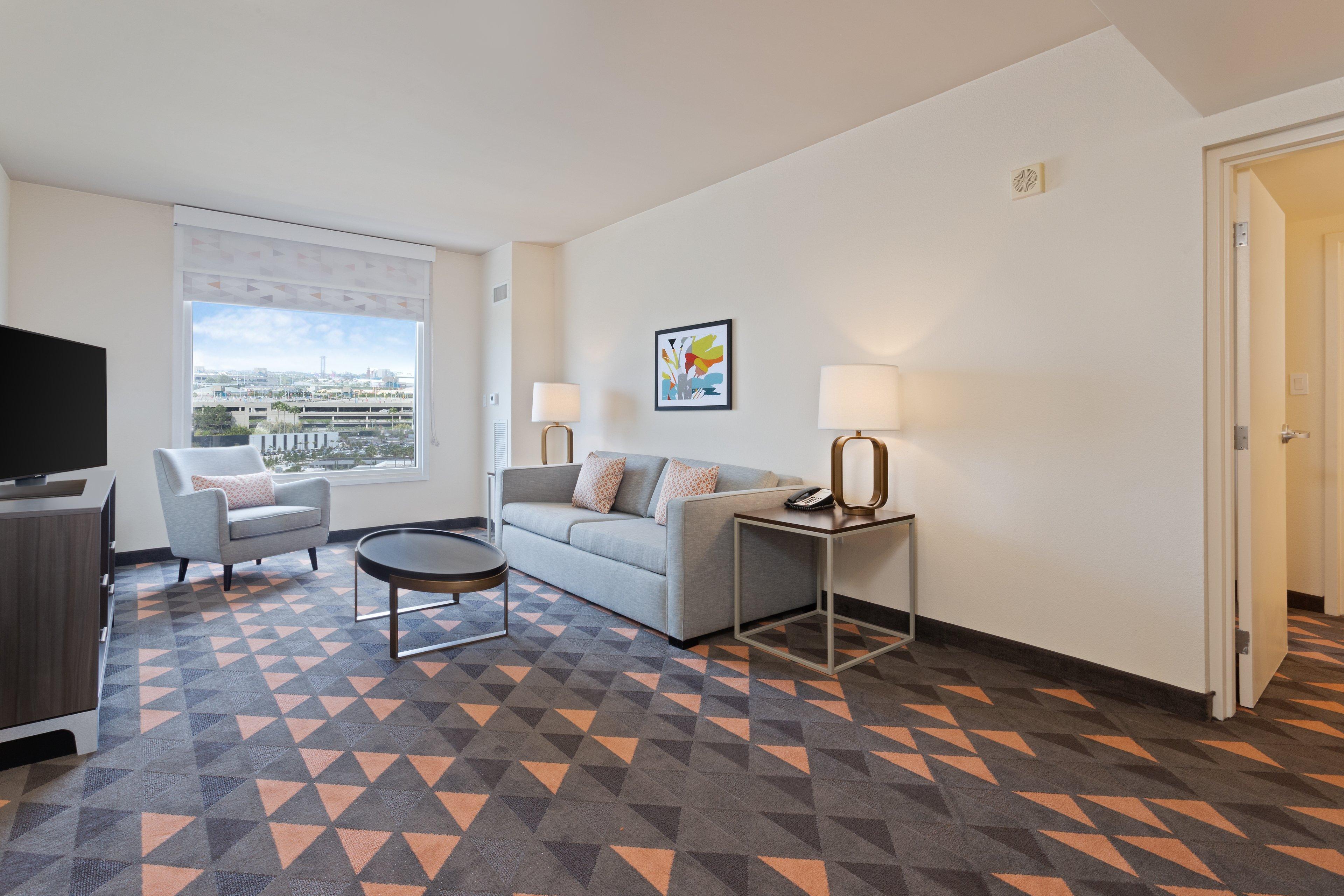 & Across From Universal By Ihg Orlando