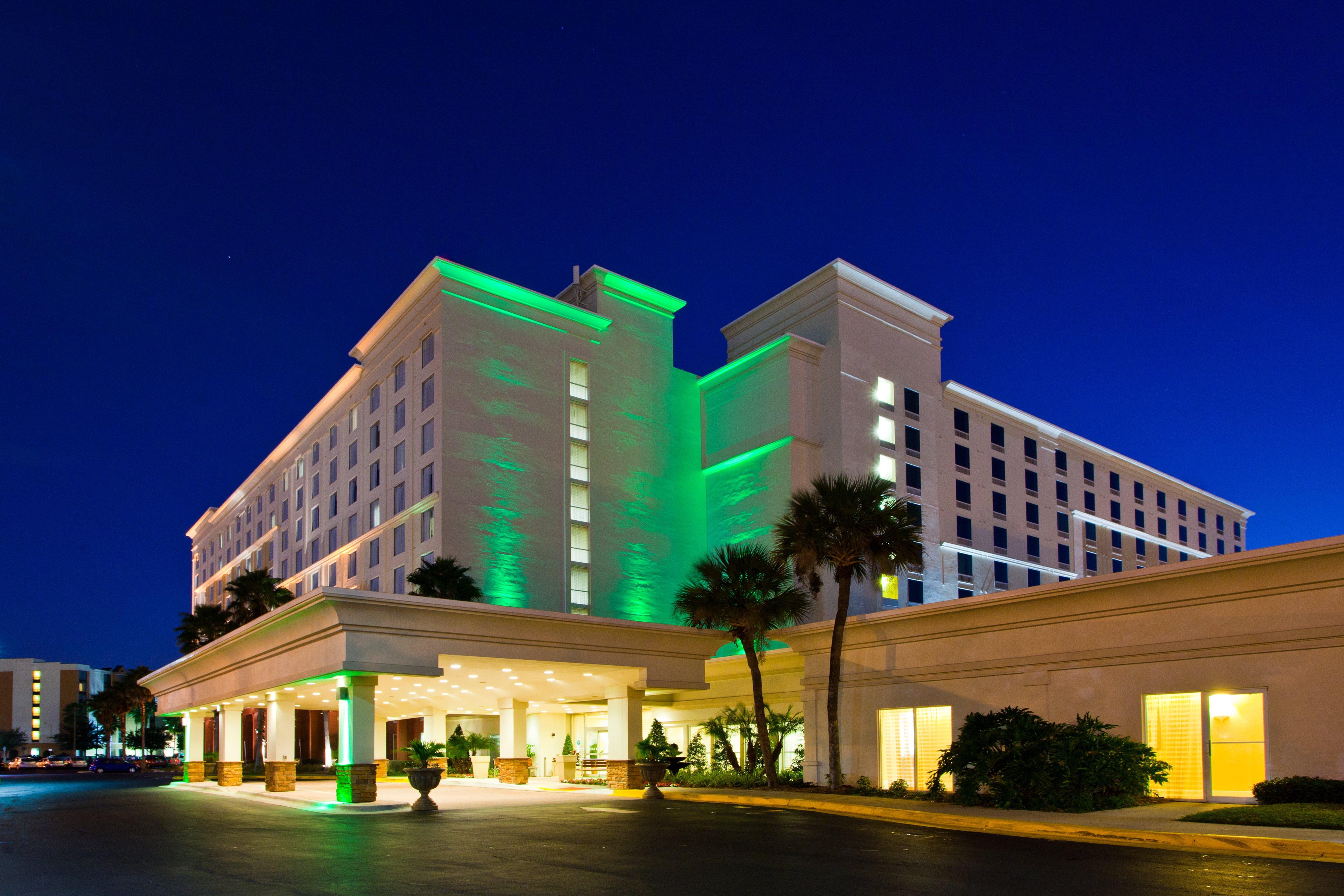 & Across From Universal By Ihg 3*