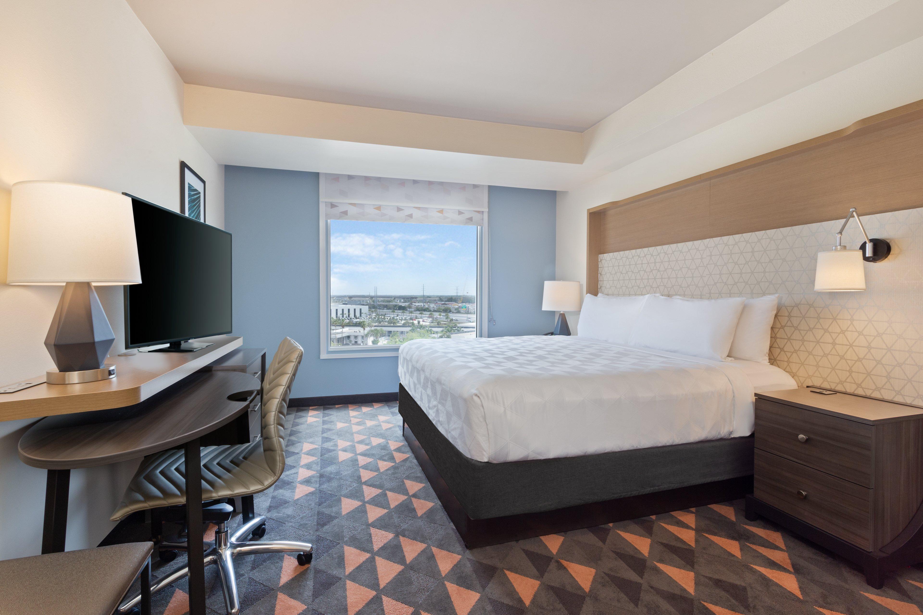 & Across From Universal By Ihg Resort 3*