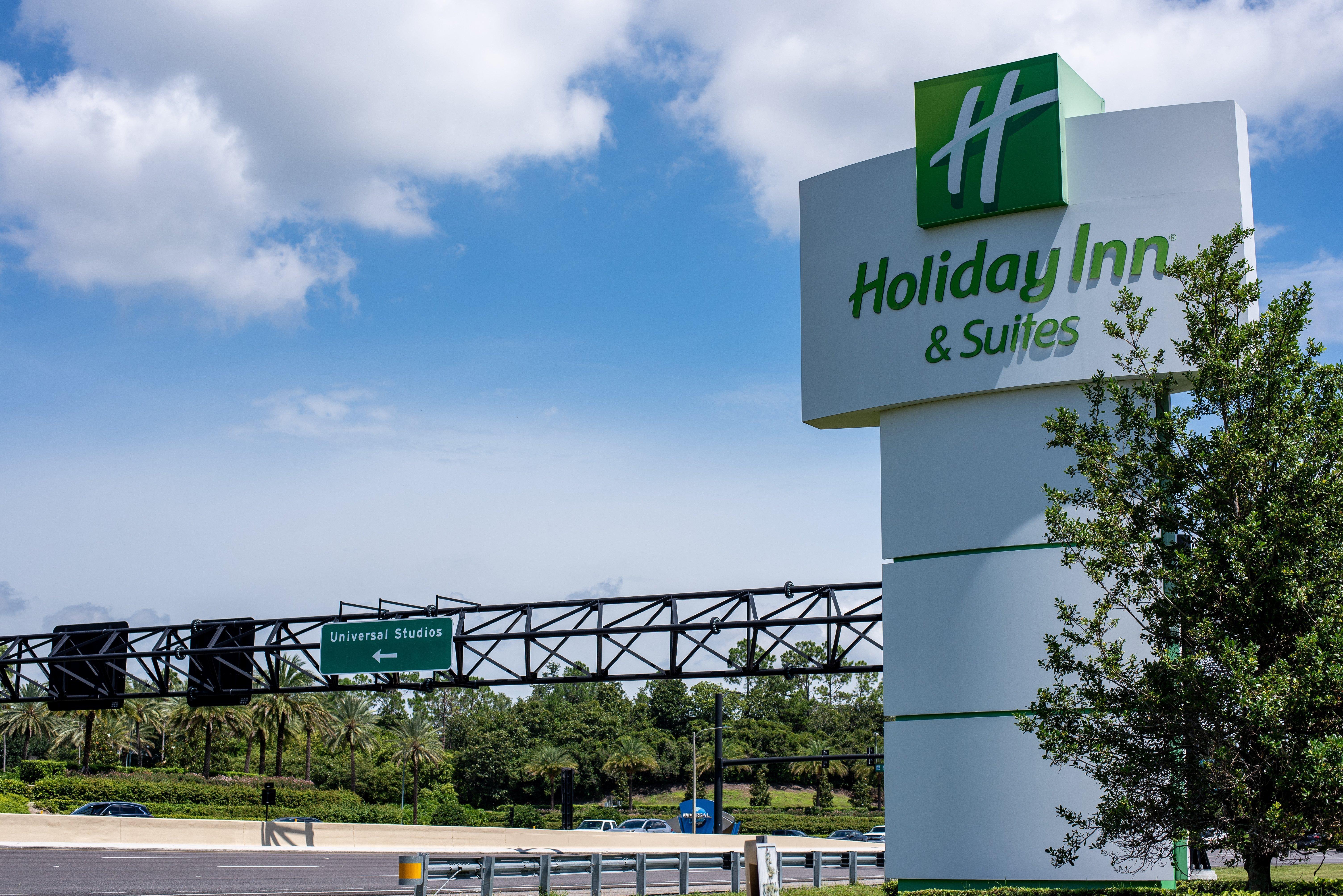 Resort & Across From Universal By Ihg 3*