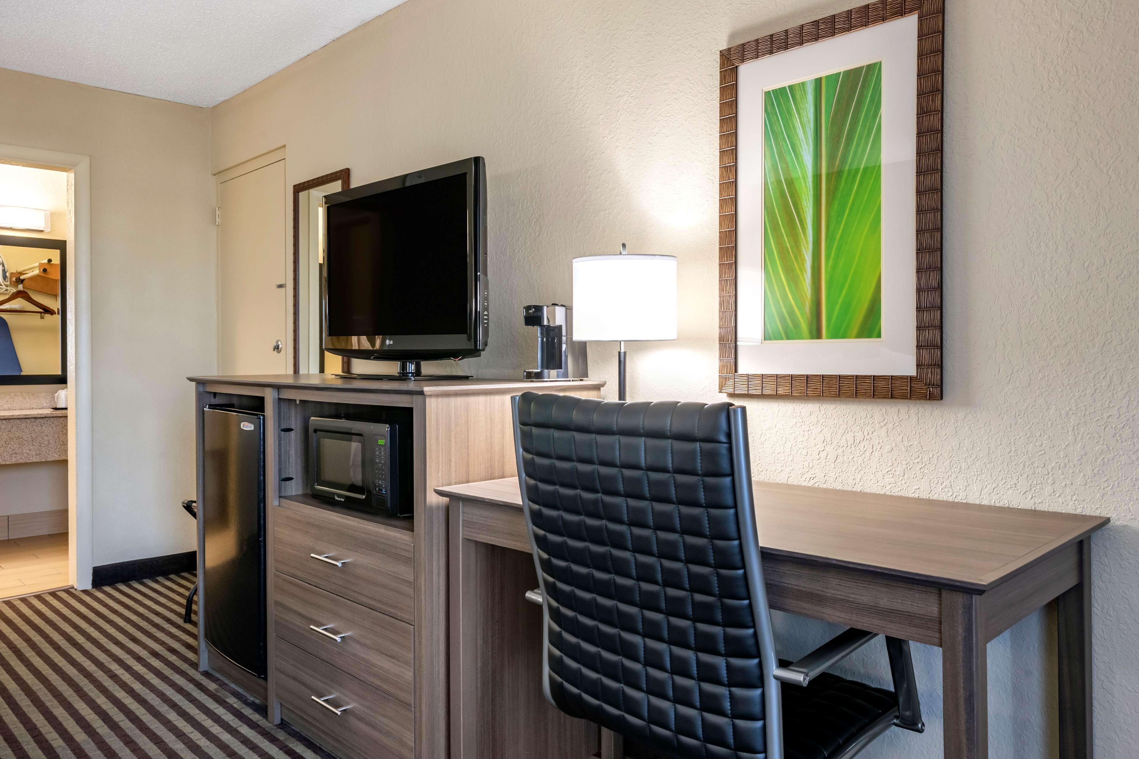 Hotel Western Downtown 3*