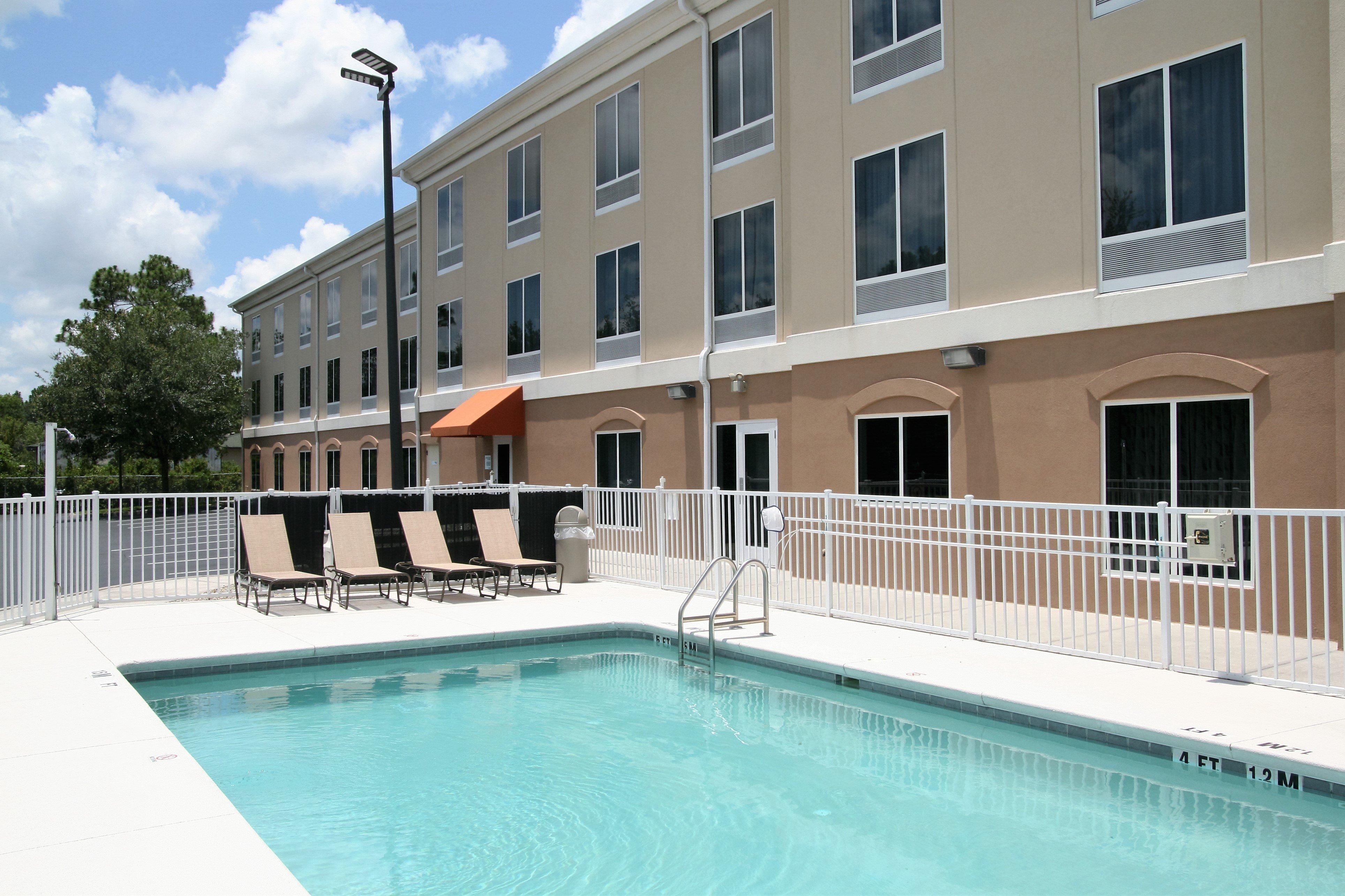 Express & West, An Ihg 2*