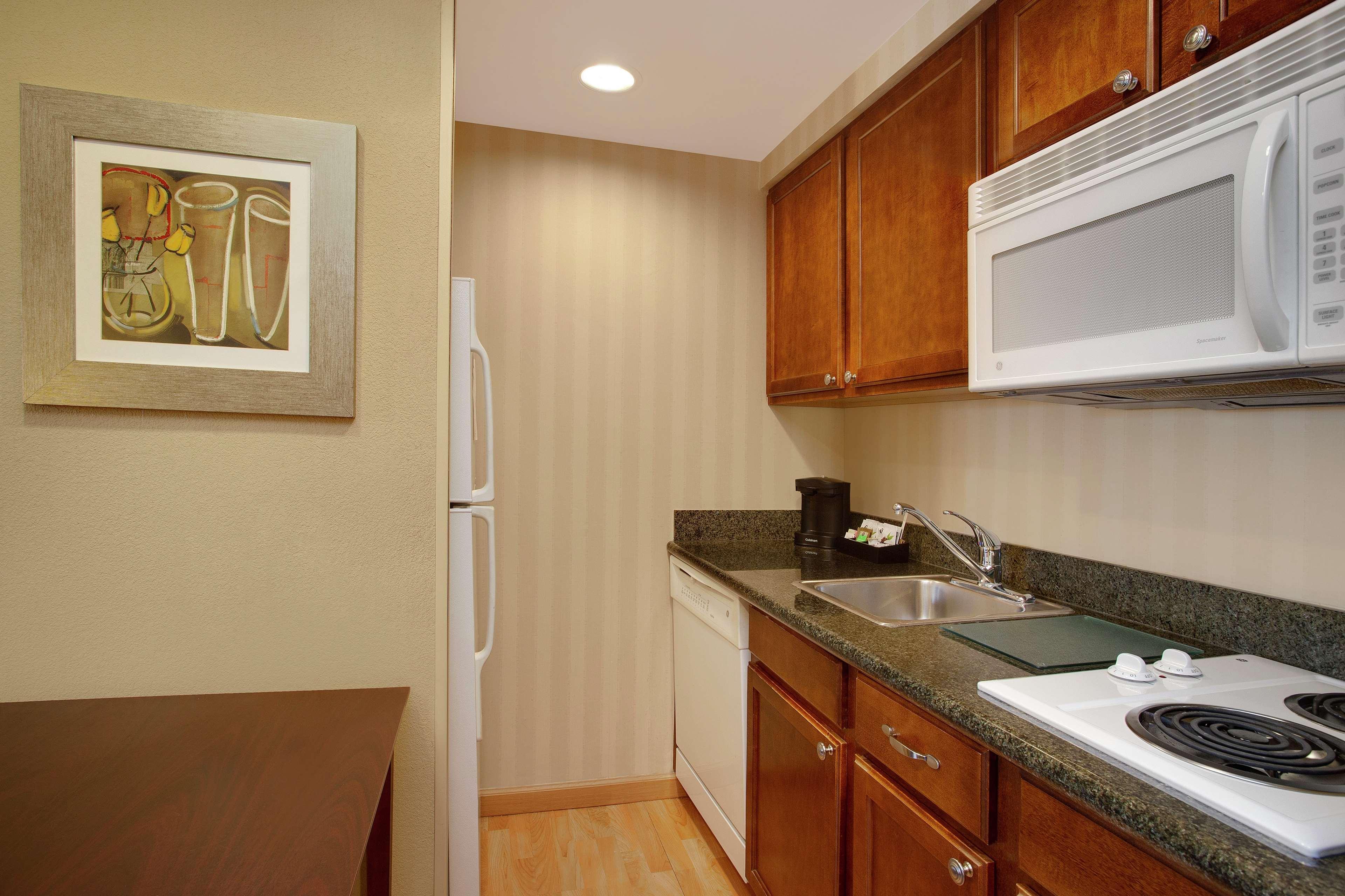 Hotel Homewood By Hilton Tampa-brandon 3*