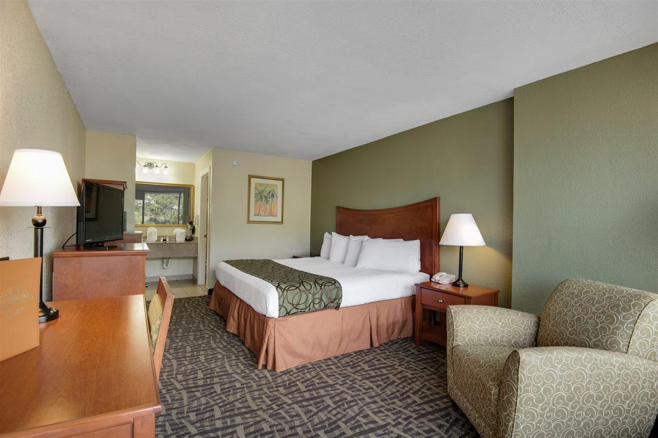 Baymont By Wyndham Panama Hotel 2*