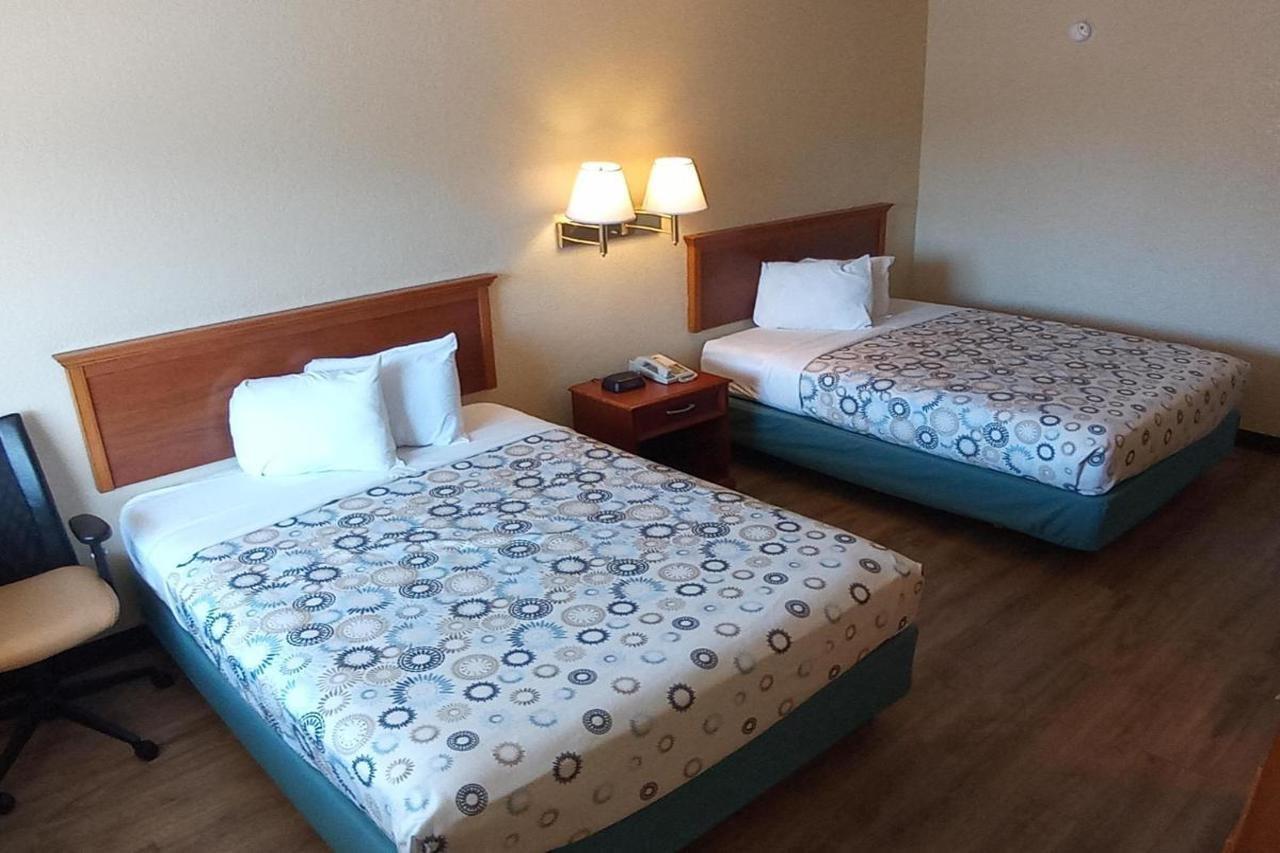 Hole The - Walton - Sunset Plaza - Nearby Beaches & Hurlburt Motel Fort Walton Beach