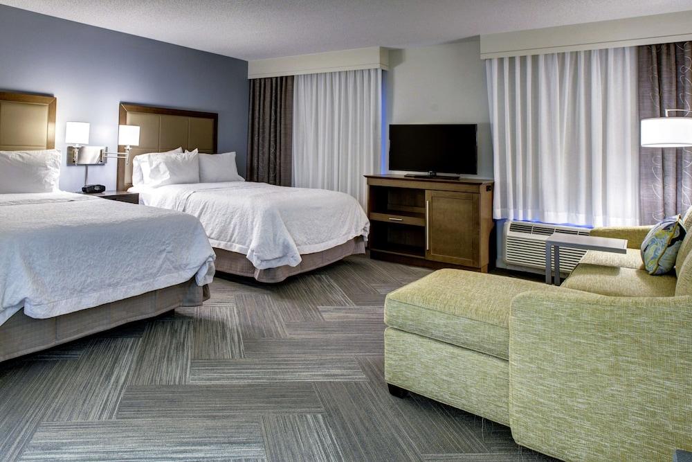 Hotel Hampton & At Mary Colonial Townpark 3*