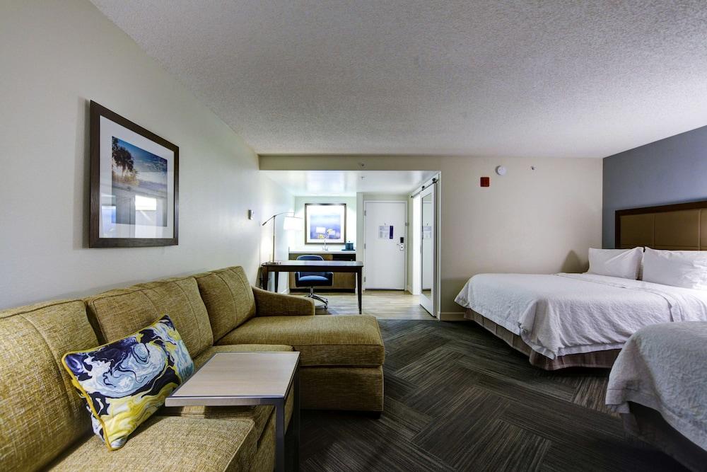 Hotel Hampton & At Mary Colonial Townpark 3*