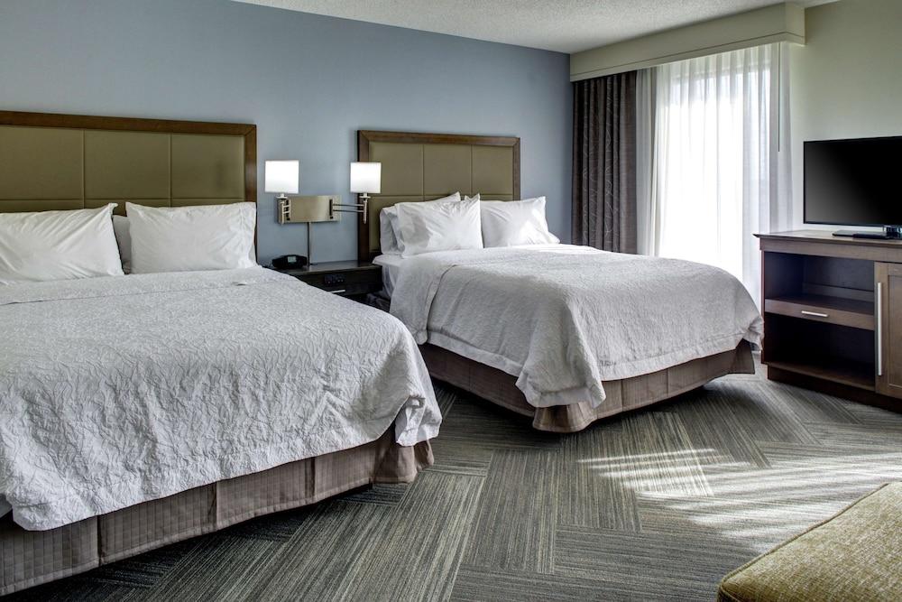 Hotel Hampton & At Mary Colonial Townpark