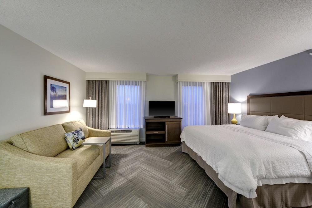 Hotel Hampton & At Mary Colonial Townpark 3*