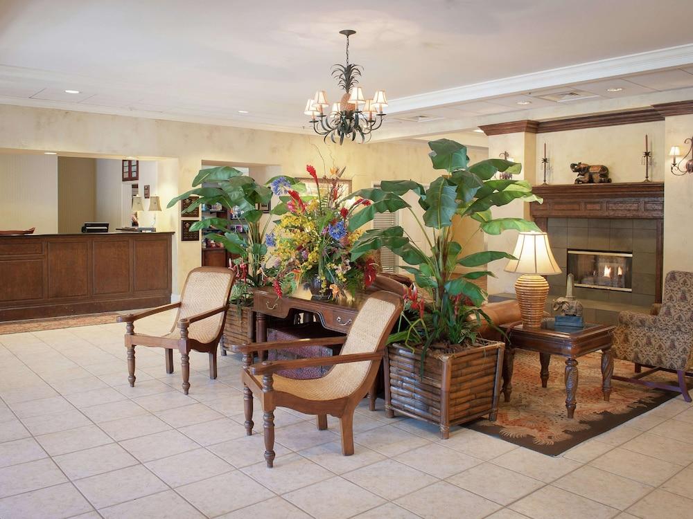 Hotel Pensacola Suites Hotel