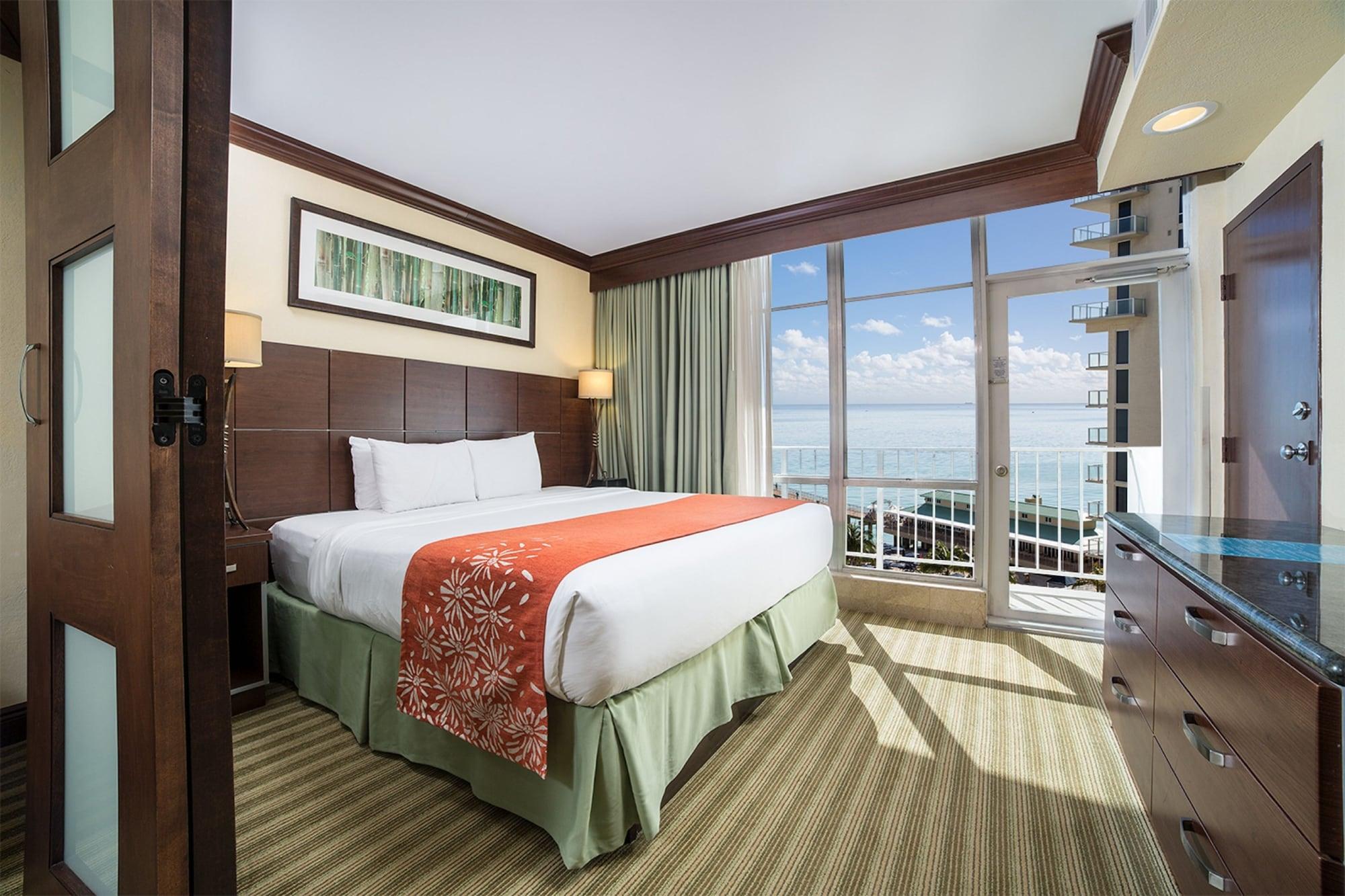 Resort Newport Beachside &