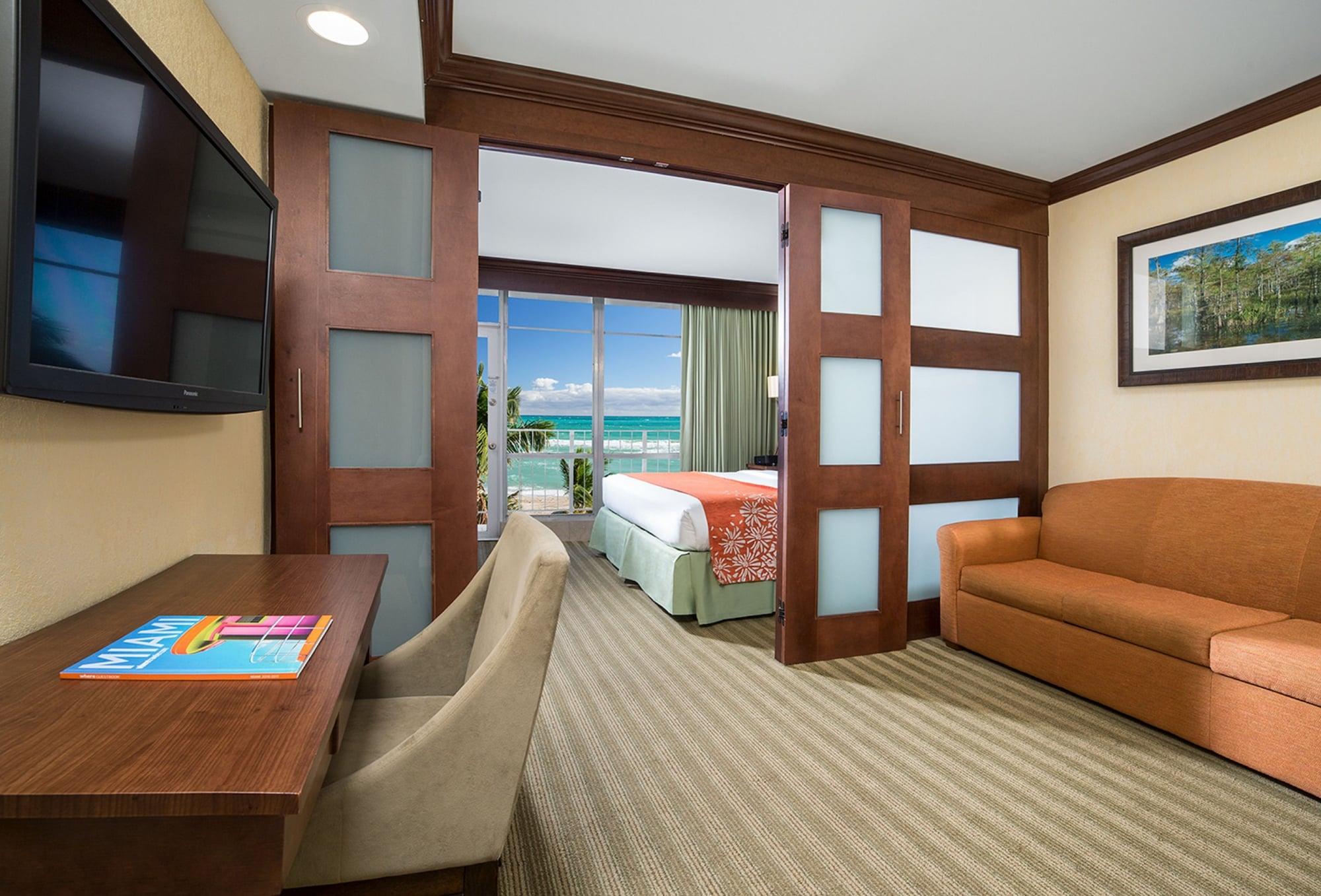 Resort Newport Beachside &