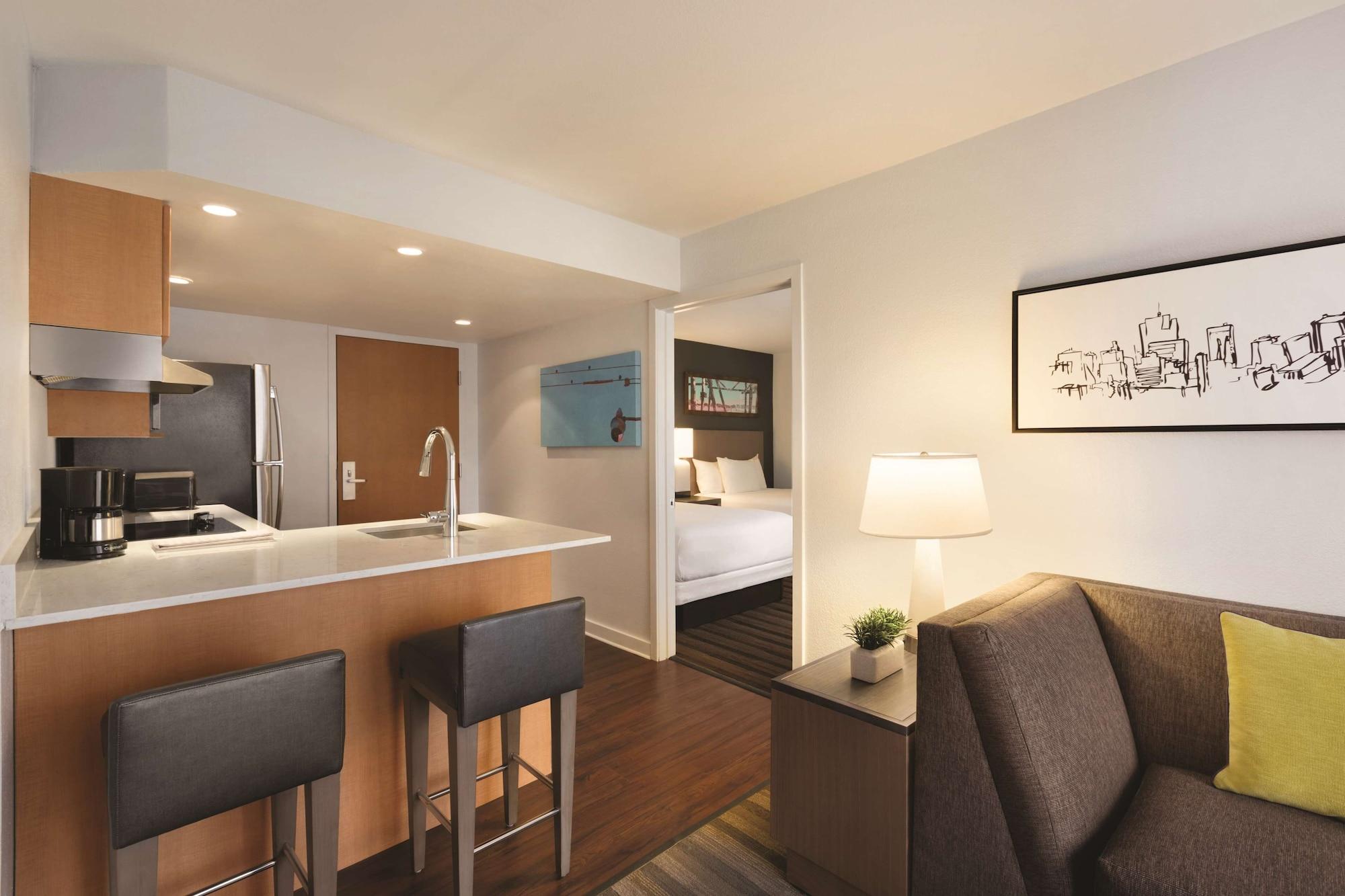 Hotel Hyatt House Miami Airport 3*