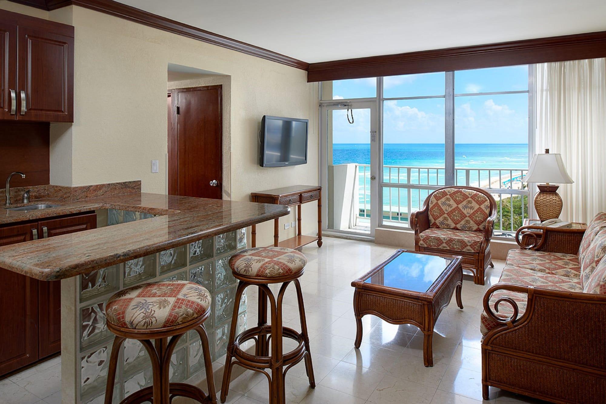 Resort Newport Beachside &