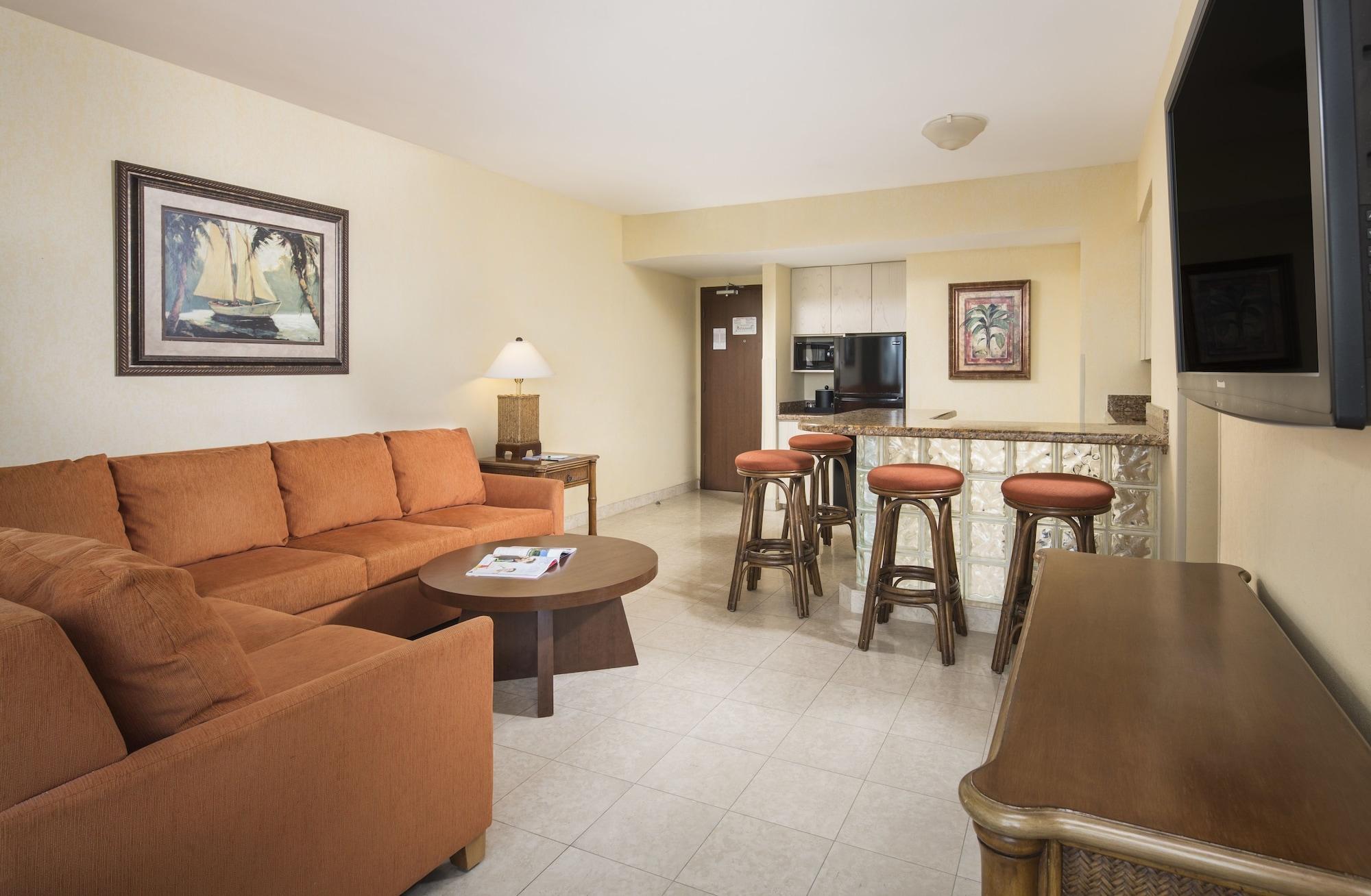 Resort Newport Beachside &