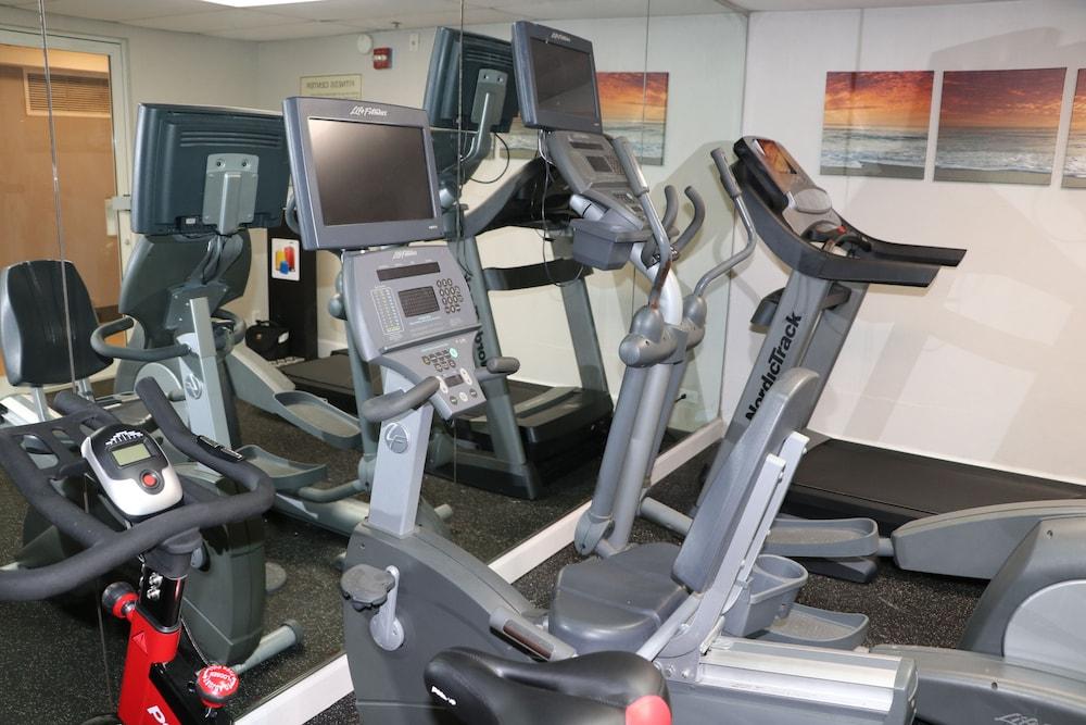 Inn Quality Miami Airport - 3*
