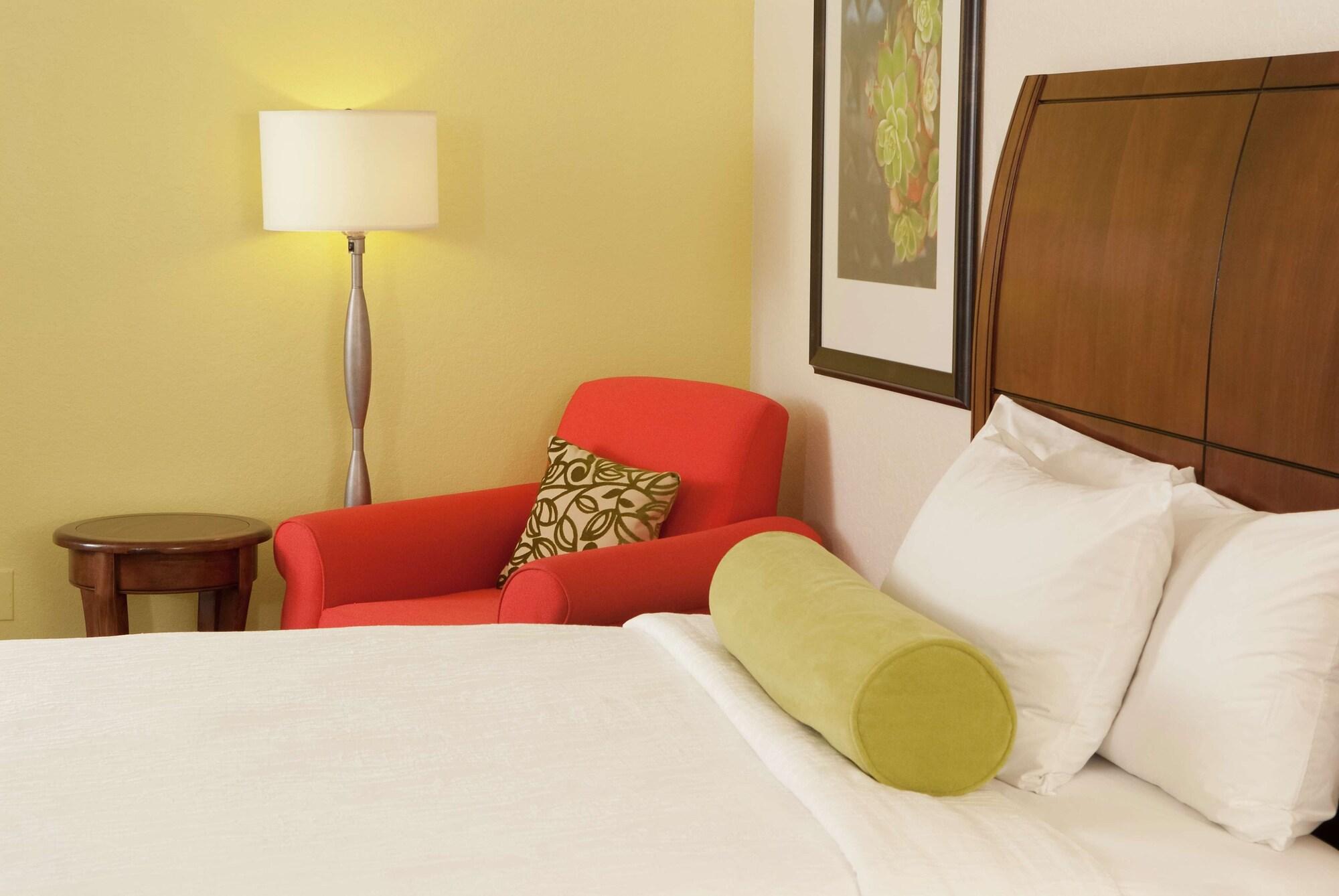 Hilton Garden Airport 3*