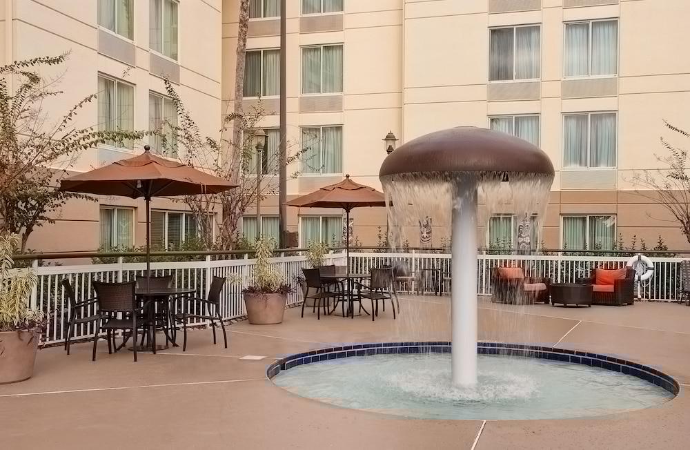 Hilton Garden Airport