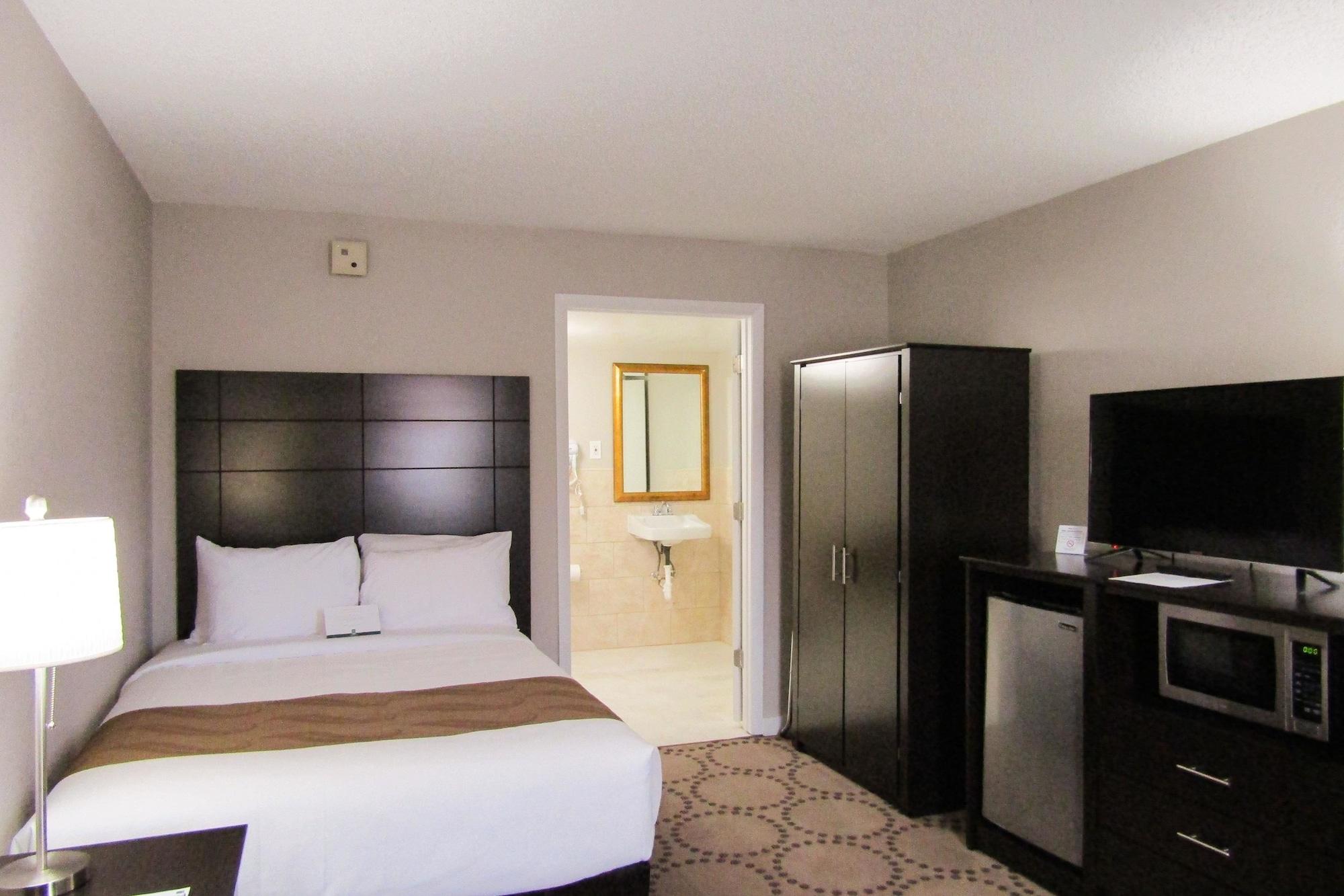 Hotel Quality Inn & Suites Kissimmee By The Lake 3*