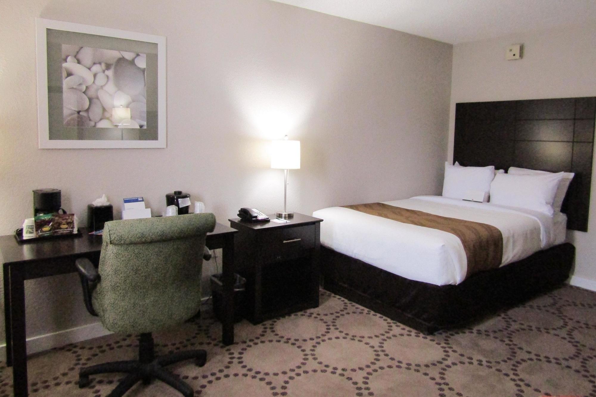 Quality Inn & Suites Kissimmee By The Lake