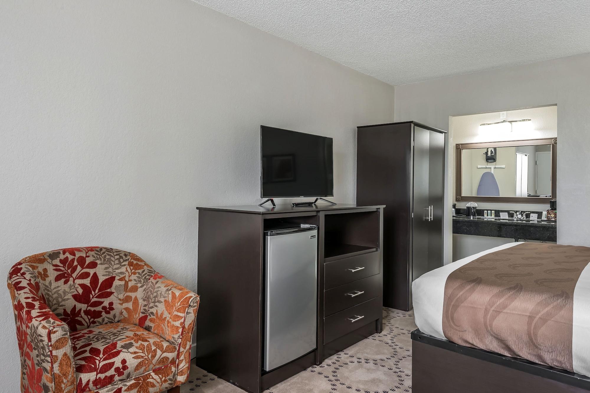 Quality Inn & Suites Kissimmee By The Lake 3*